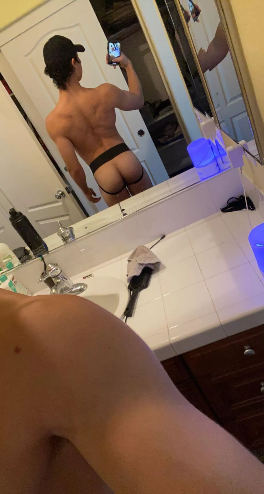 anyone wanna go to the gym in jocks? [18]