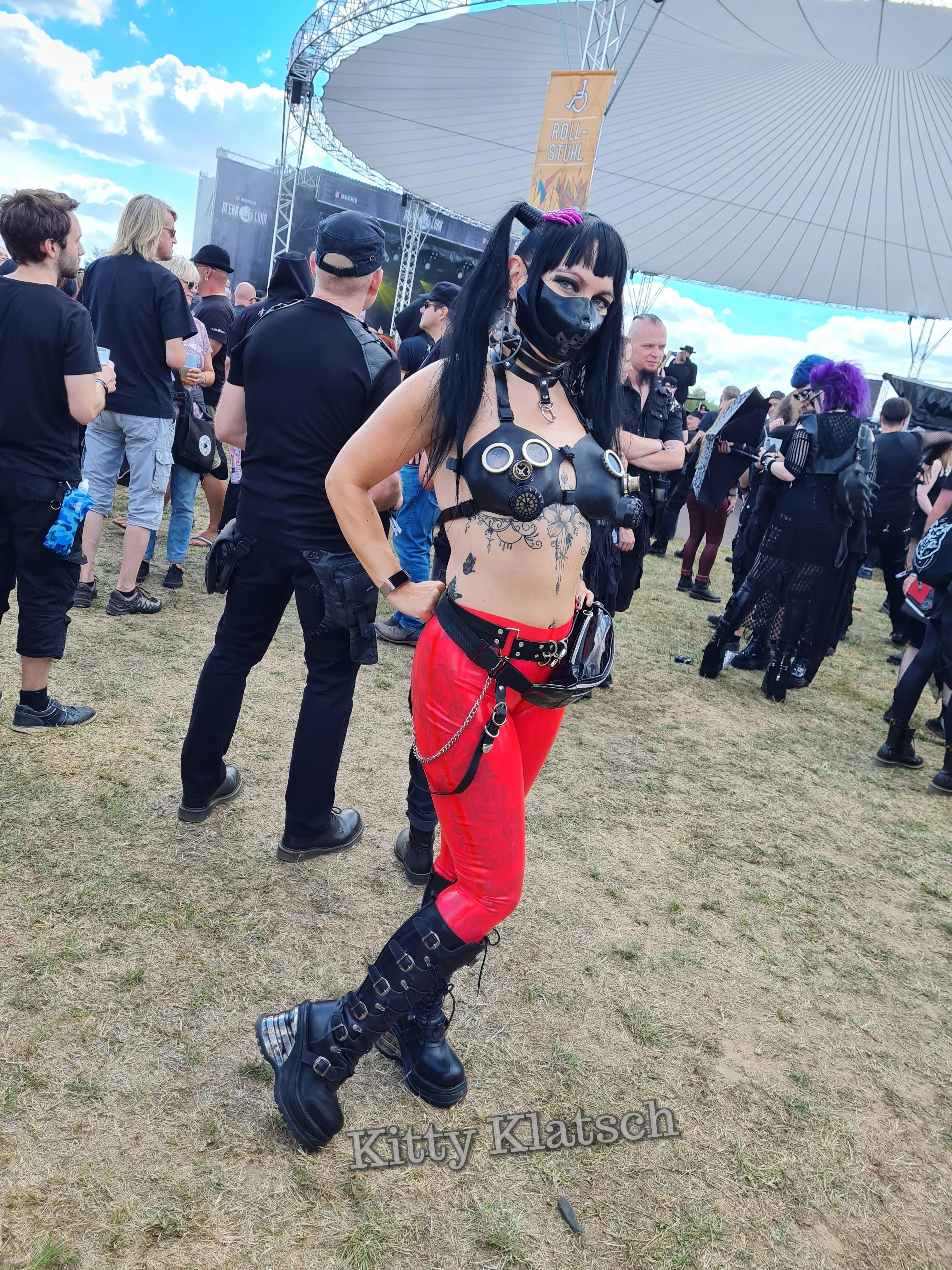 At Festival in my Latexleggings.