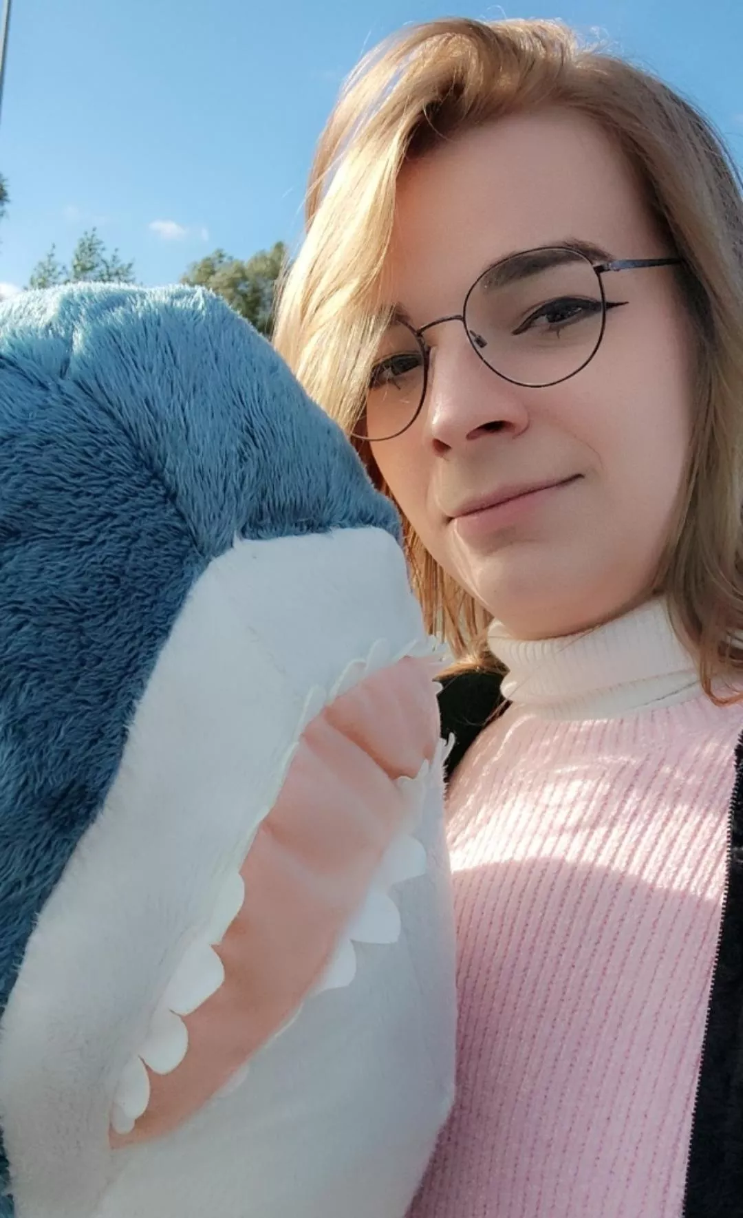 Enby Femboy with da shark ðŸ˜Ž