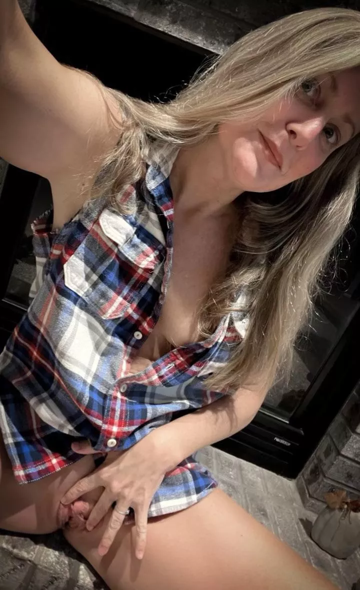 Ever fuck a girl in flannel? 40 [F]