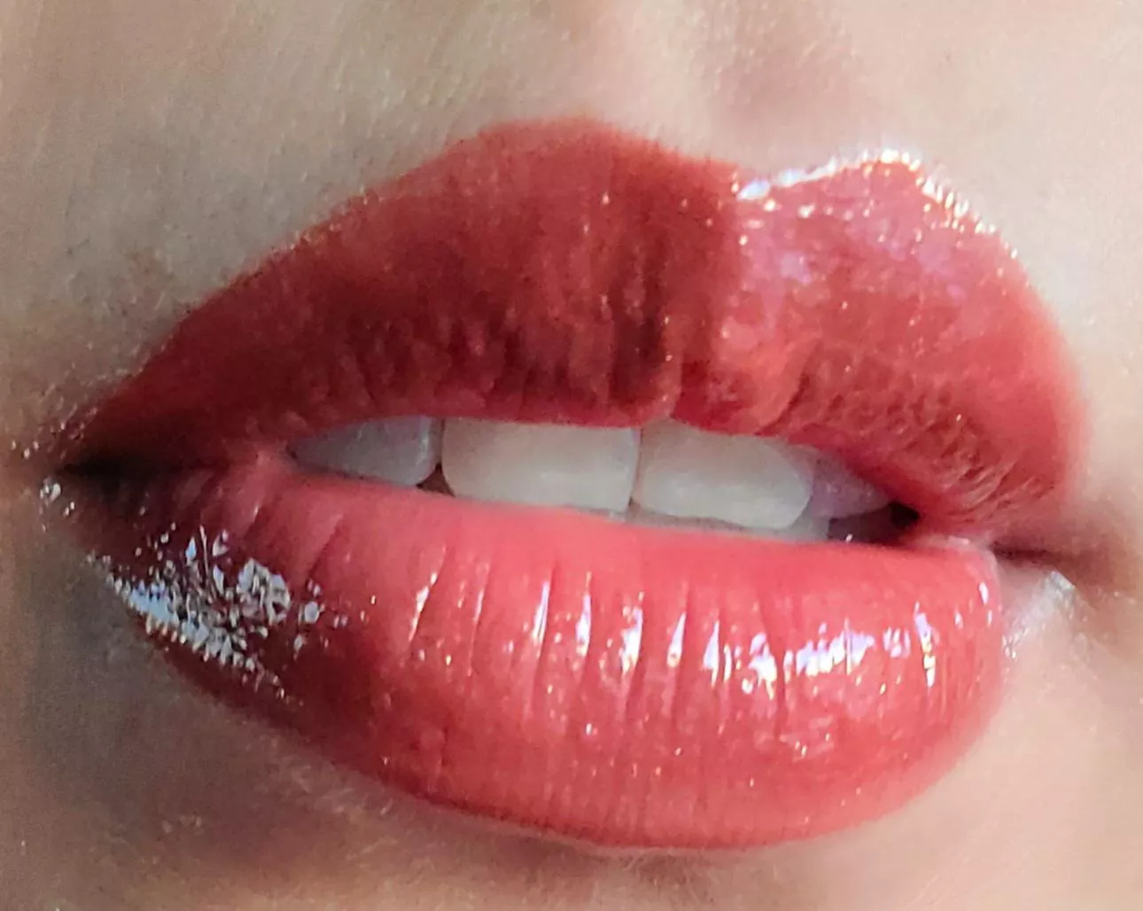 Glossy besos 💋 (f) (OC)