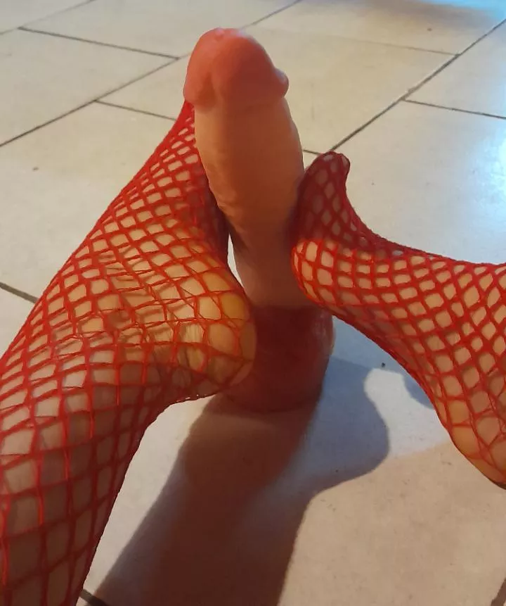 love to do footjobs