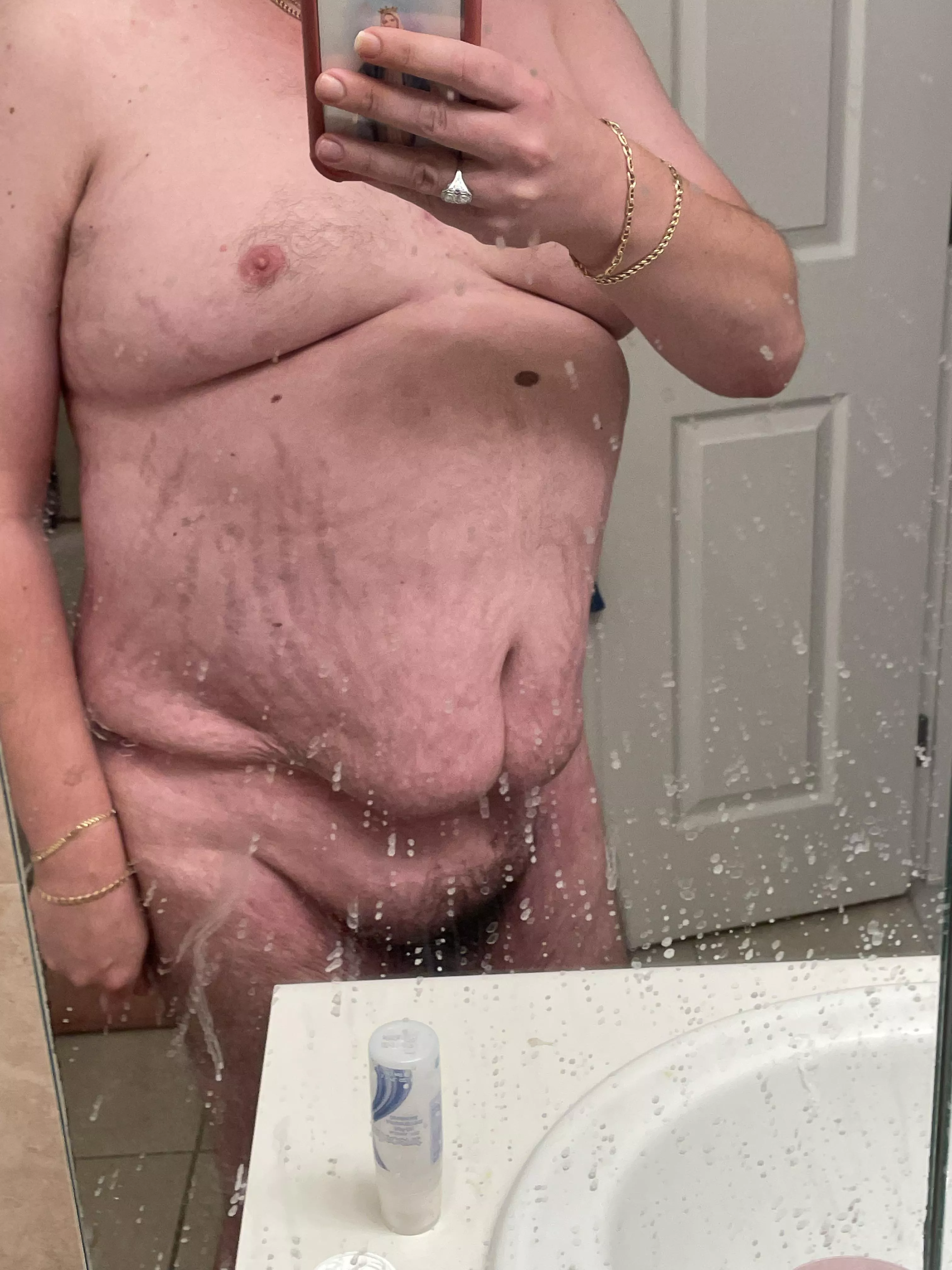 (M 33, 5â€™5 195lbs) a little nervous posting here Iâ€™m on the bigger side Iâ€™ve struggled with my body image due to weight gain from medication. Iâ€™m slowly accepting and learning to love and accept my curves this seems like a safe place to share. Th