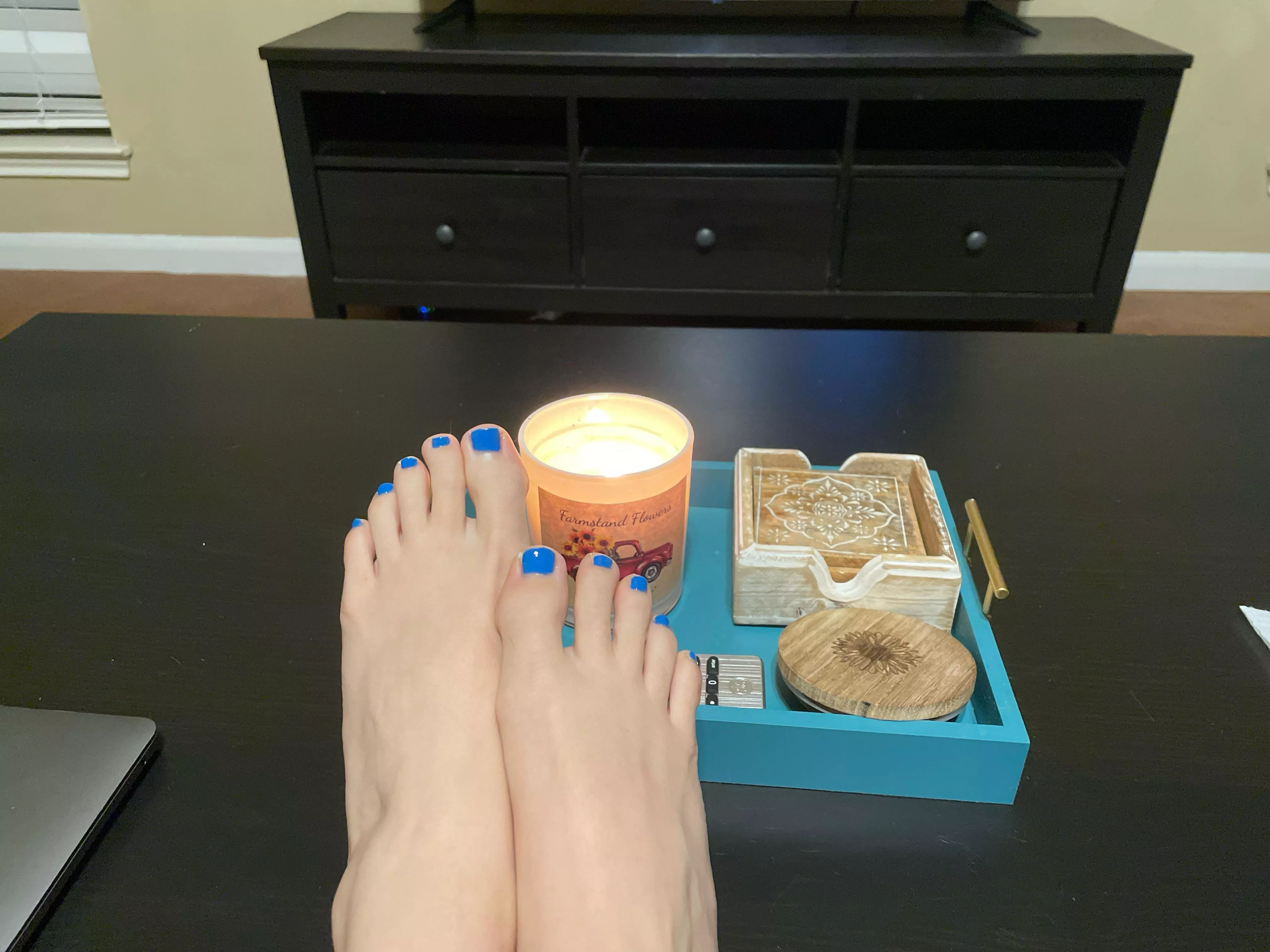 New pedi. Relaxing with my favorite candle and a movie :) DMs are open ðŸ«¶ðŸ»