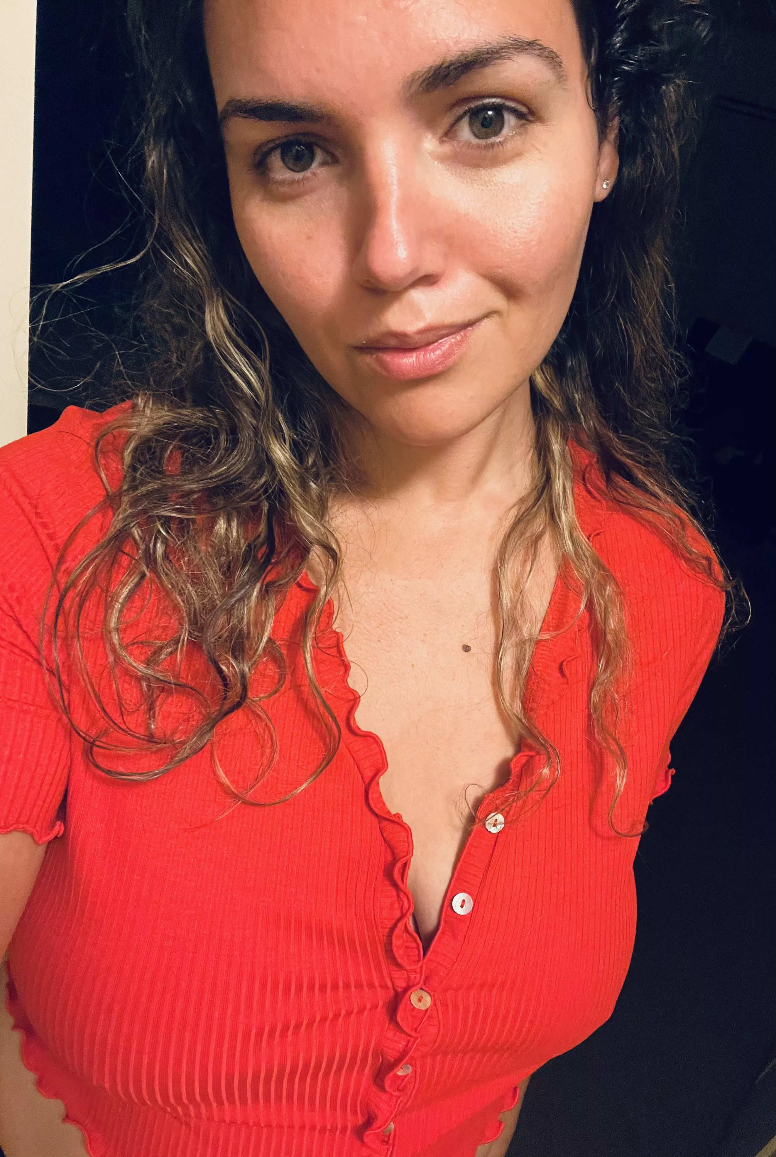 (34f) lady in red vibes