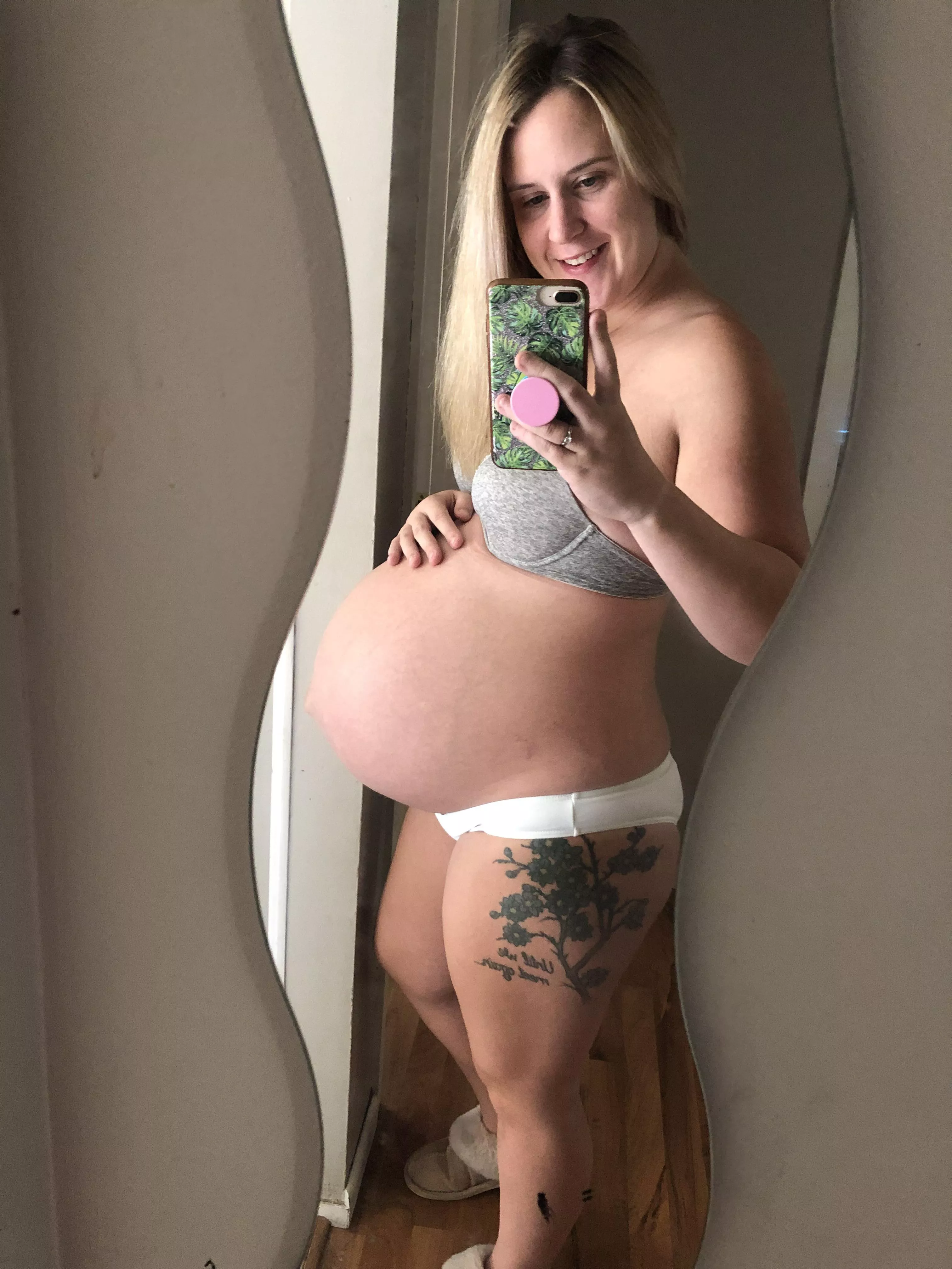 38 weeks w twins 😅😅 making last minute content! Join my free OF