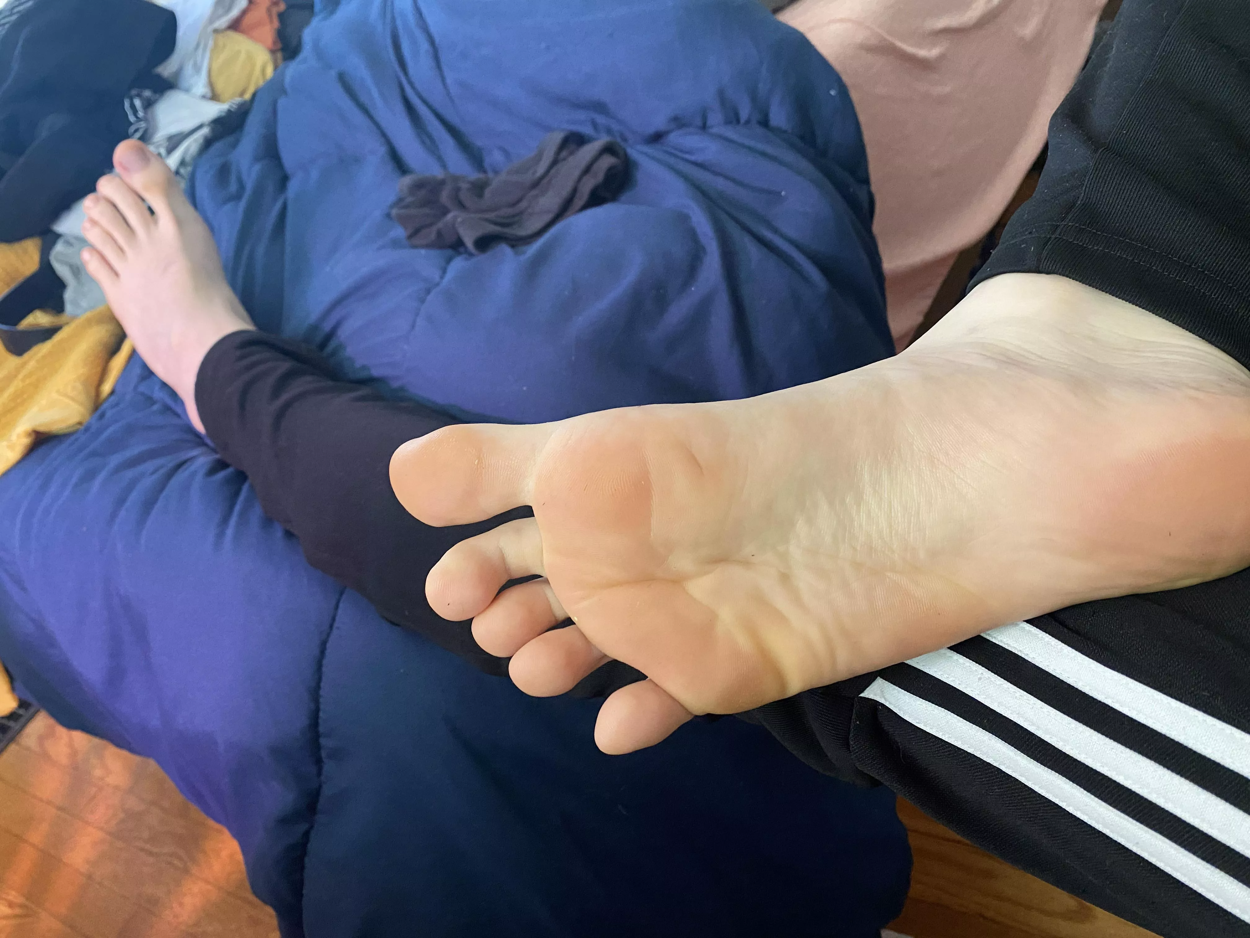 Do I have cute feet? 26 here