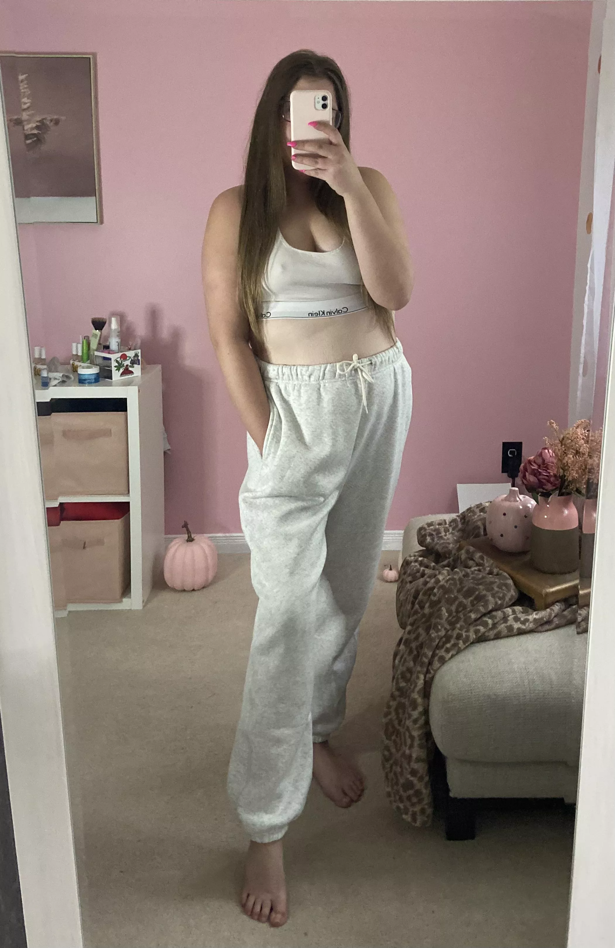 [F] feeling cozy in these sweatpants ðŸ¥°