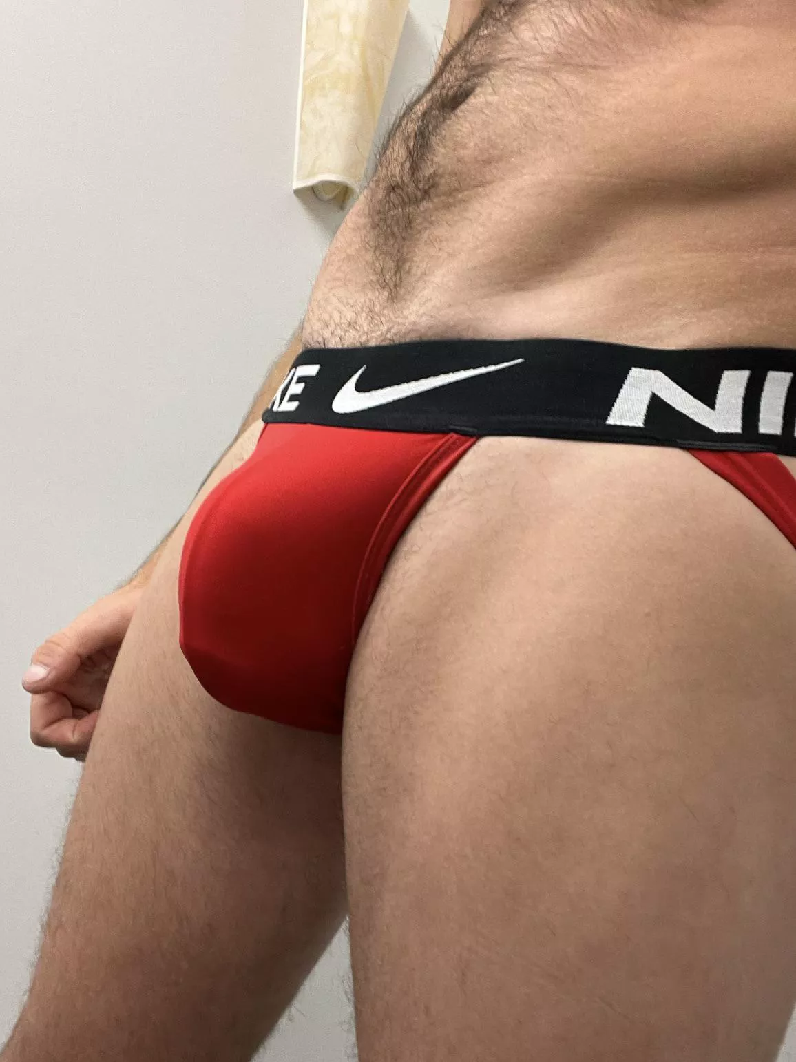 New jock bound to get some peeks at the gym