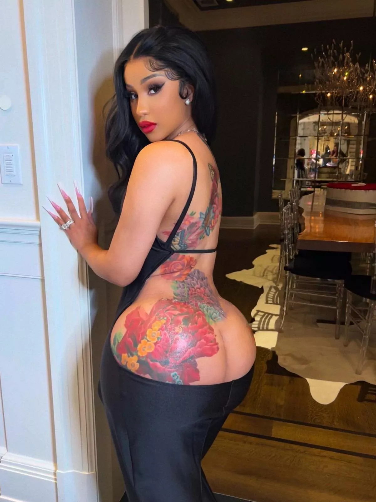 Cardi B booty is so sexy