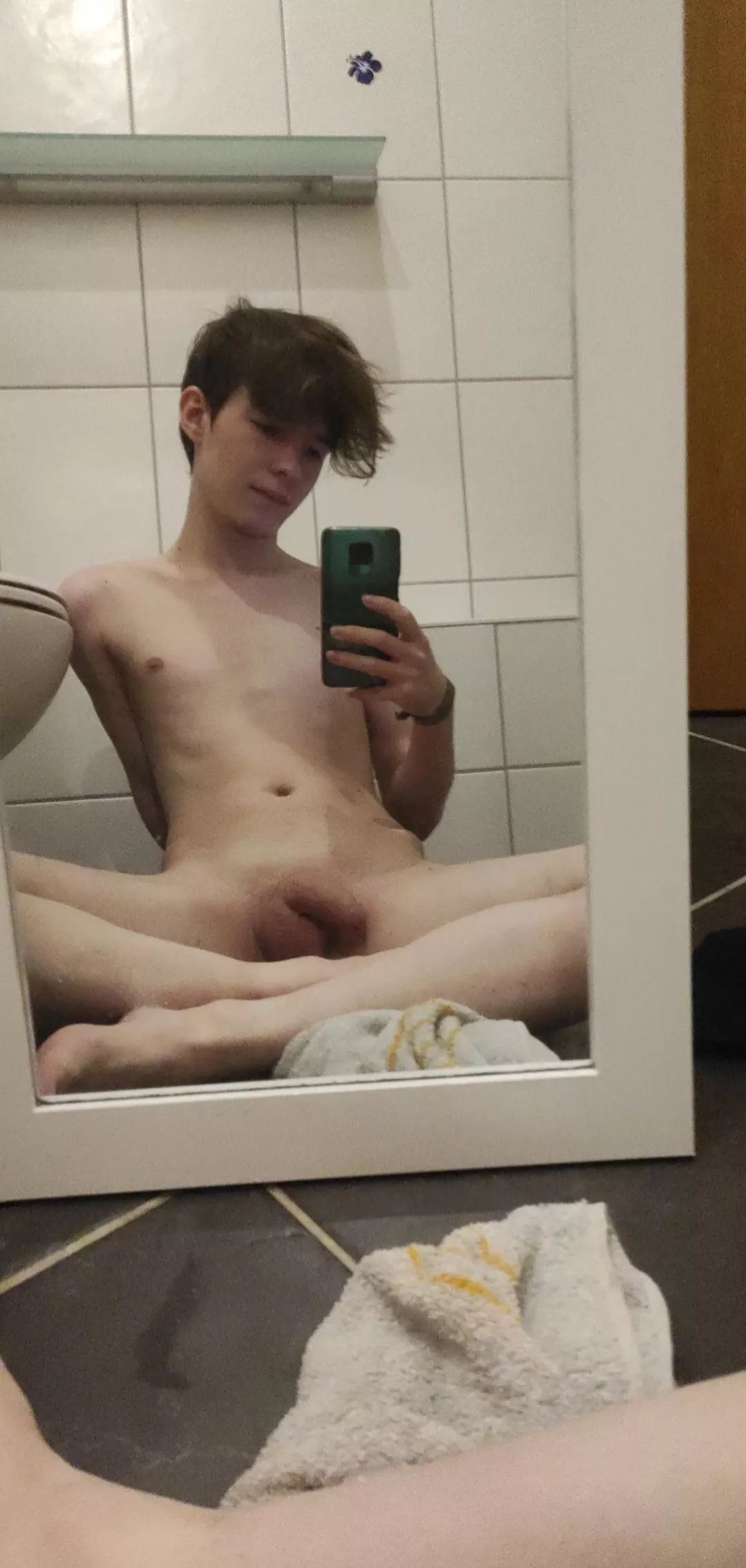 German Twink (21) Who want to shower with me?