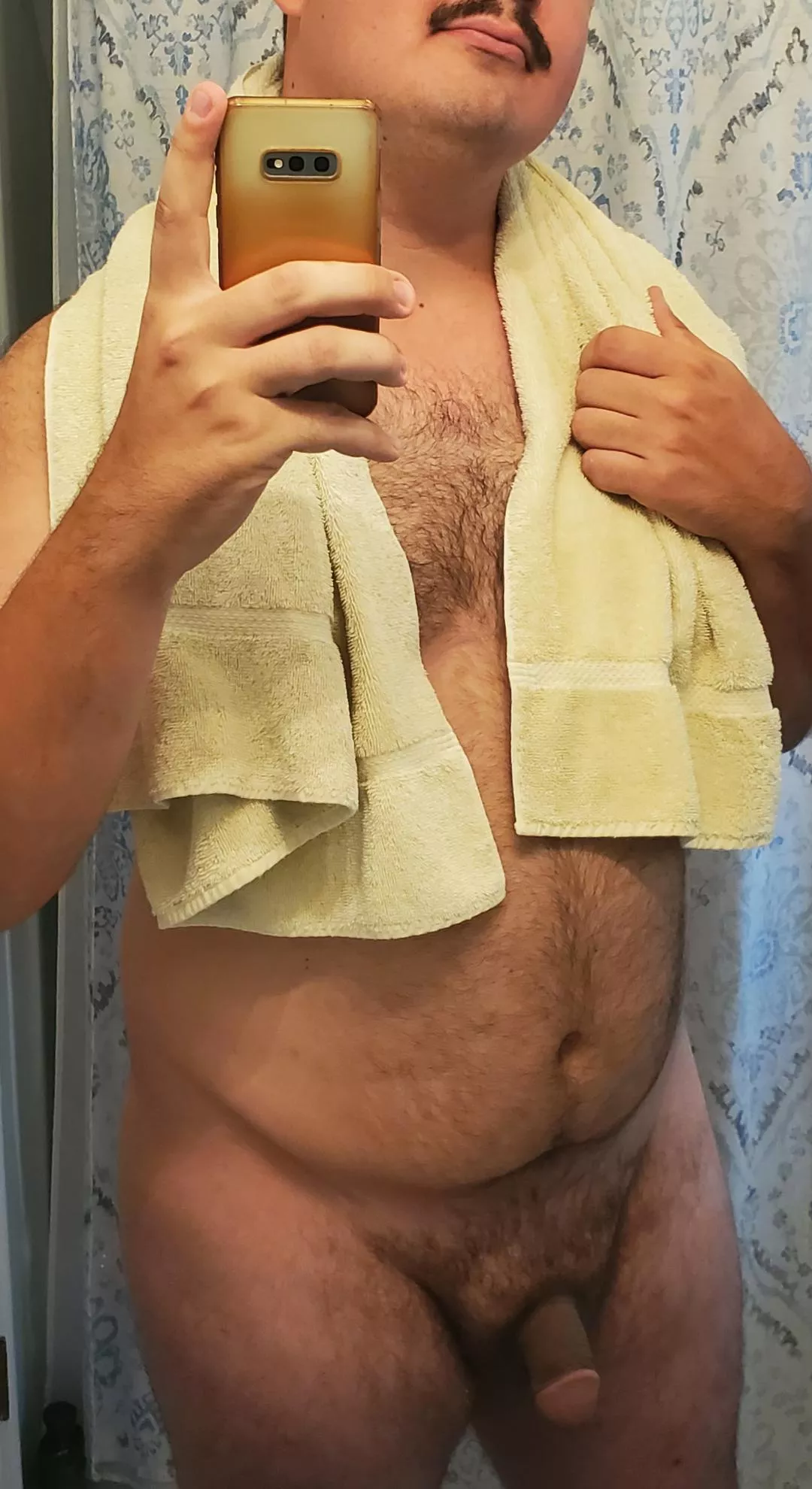 Had me a good after-shower trim. Gotta keep a little bush though 😏