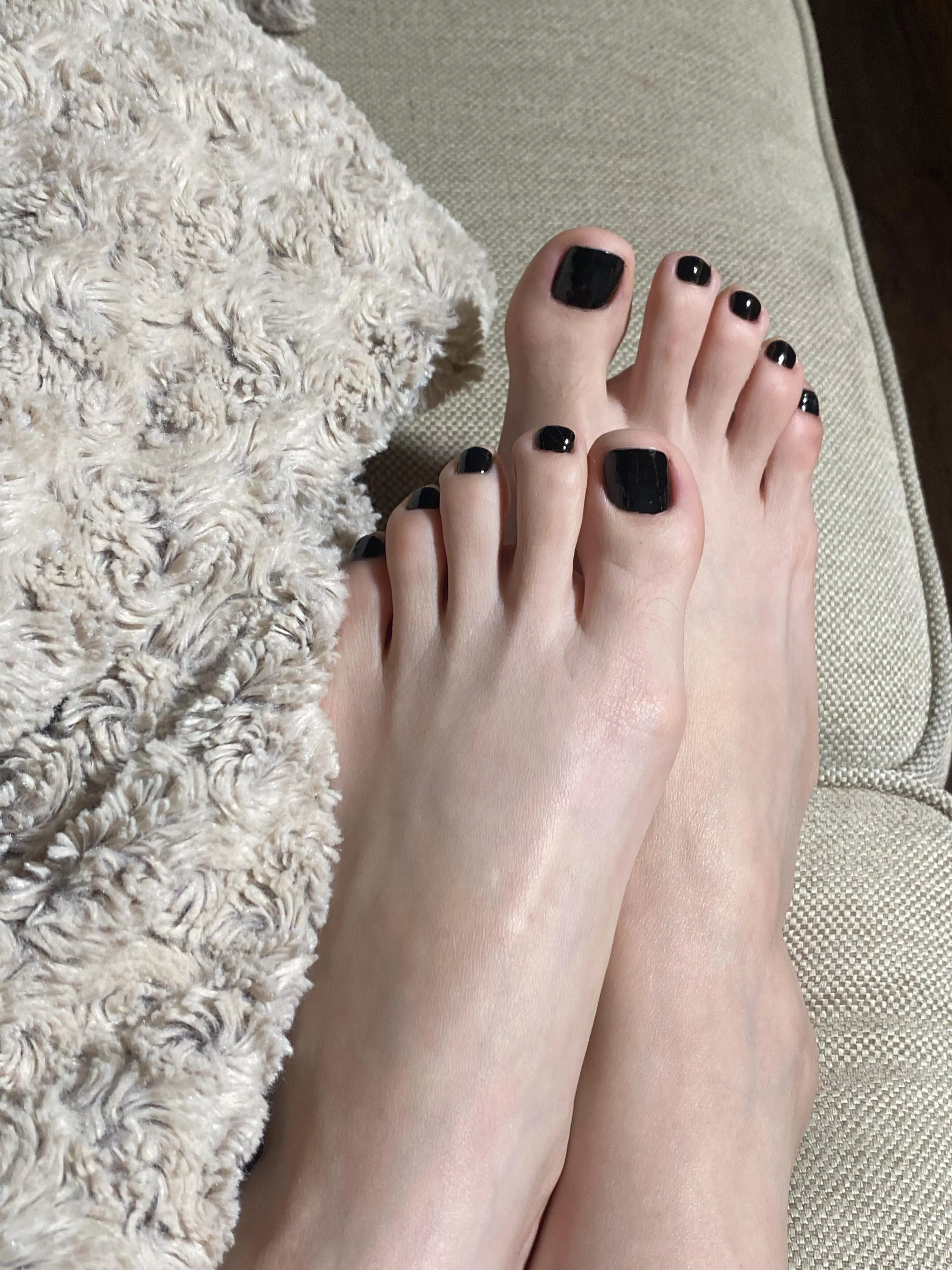 Loving the shiny black nail polish. ðŸ–¤ pedicure