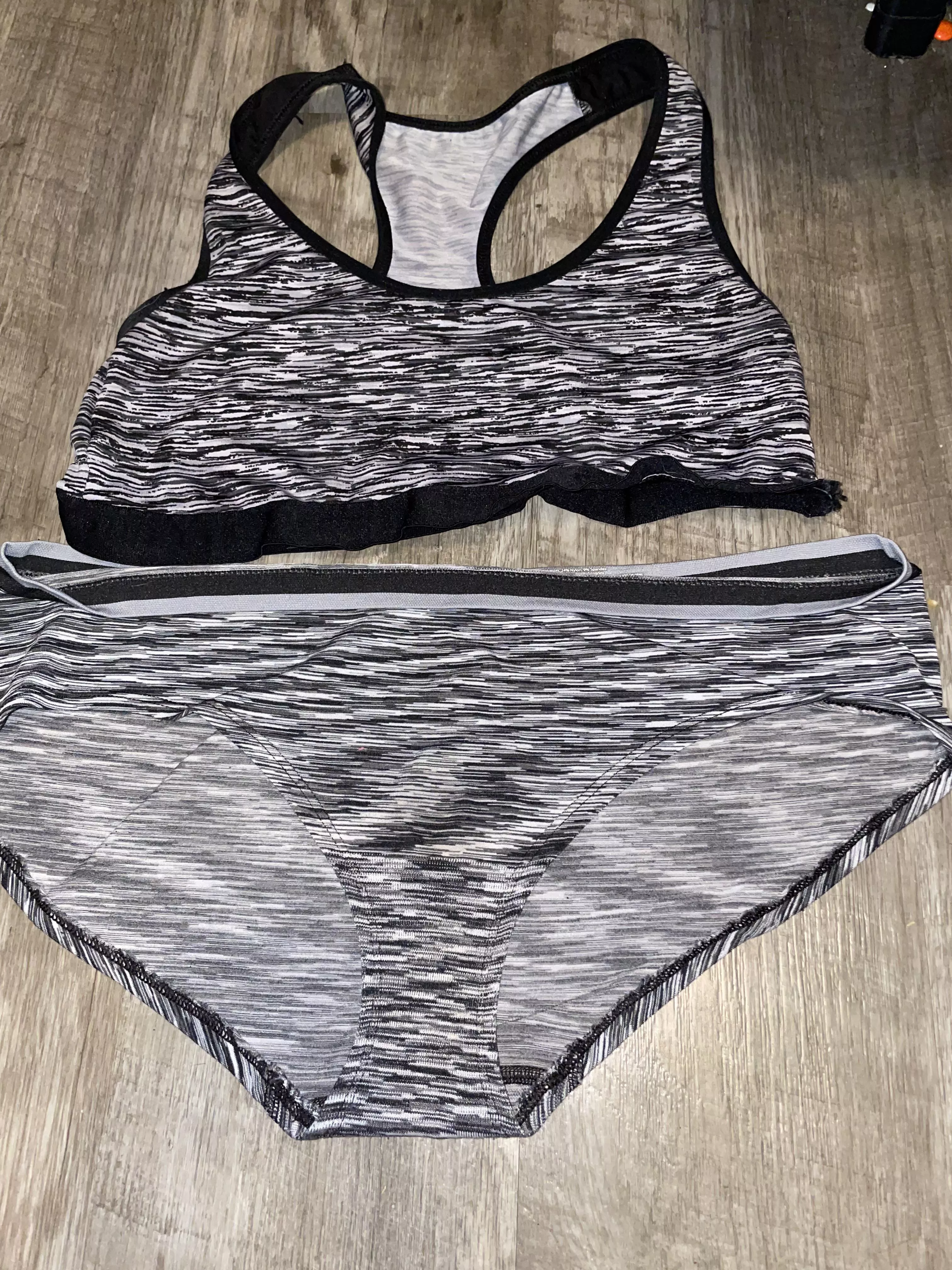 [selling] who doesnâ€™t love a matching set ðŸ¤¤ ready to be worn to the gym for an extensive sweaty work out! These will smell amazing when Iâ€™m done with them ðŸ˜˜ðŸ˜˜