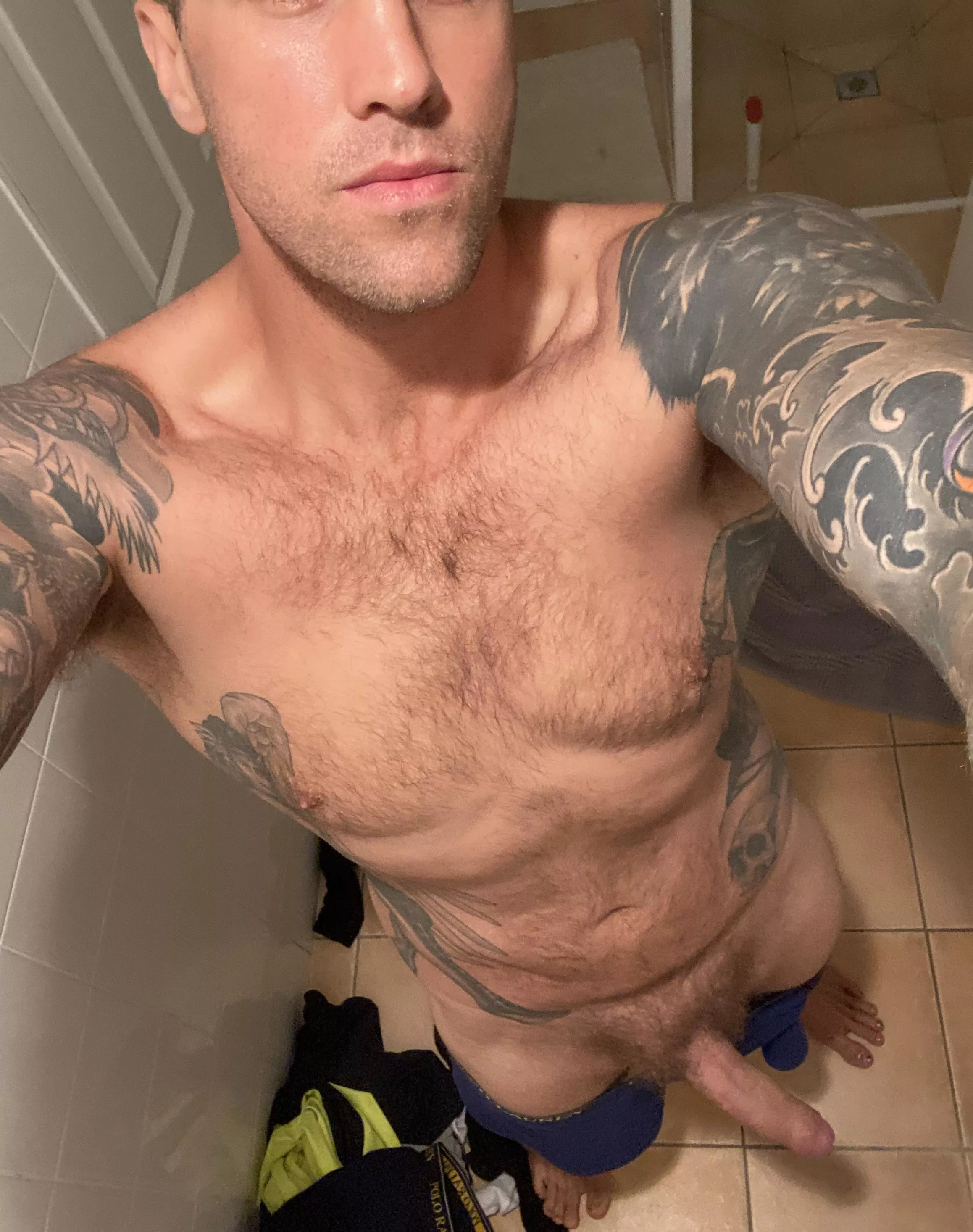 (36) any ladies like uncut NZ cock?