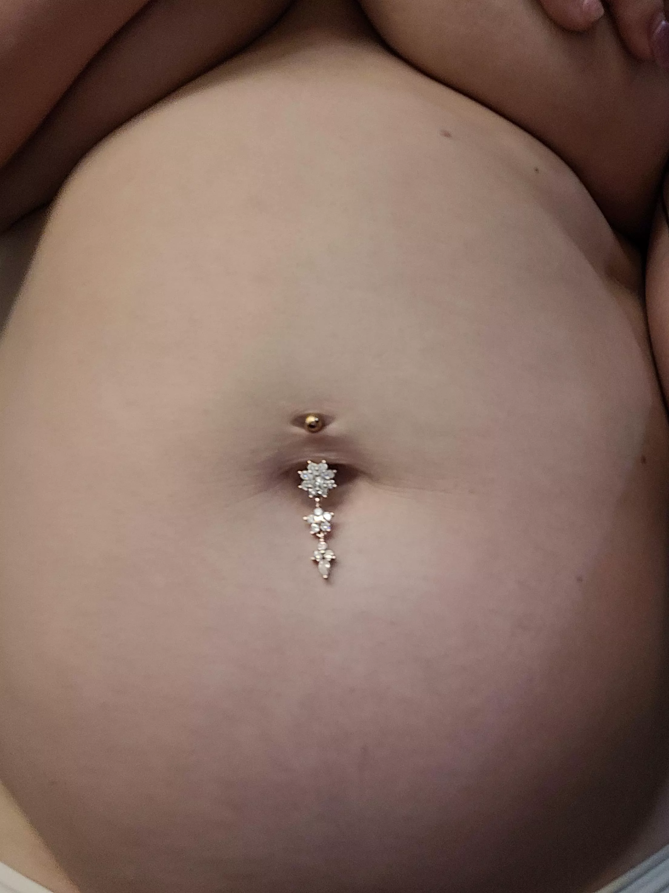 i love this dangely belly ring