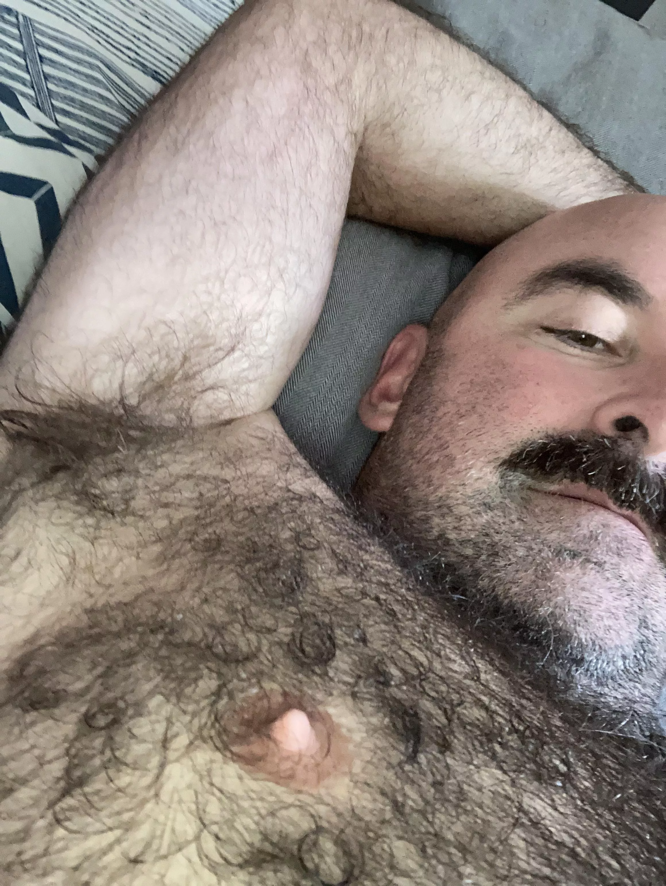 Nuzzle daddyâ€™s pits, cubby!