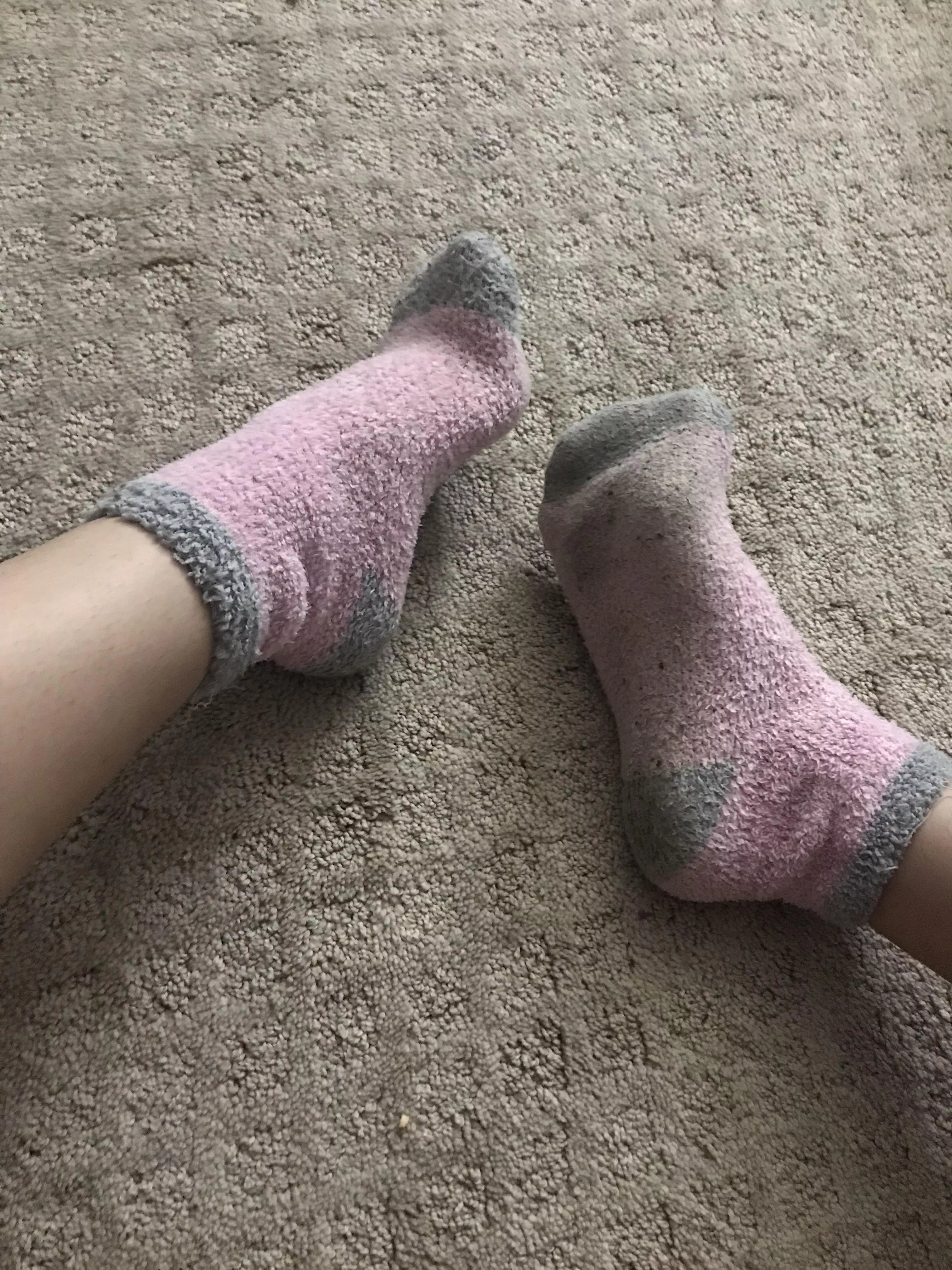 ✨selling✨ my moist and sweaty fuzzy socks are still available . 3 non stop days of wear. $50. Always vacuum sealed and discreet packaging . Shipping and tracking included.