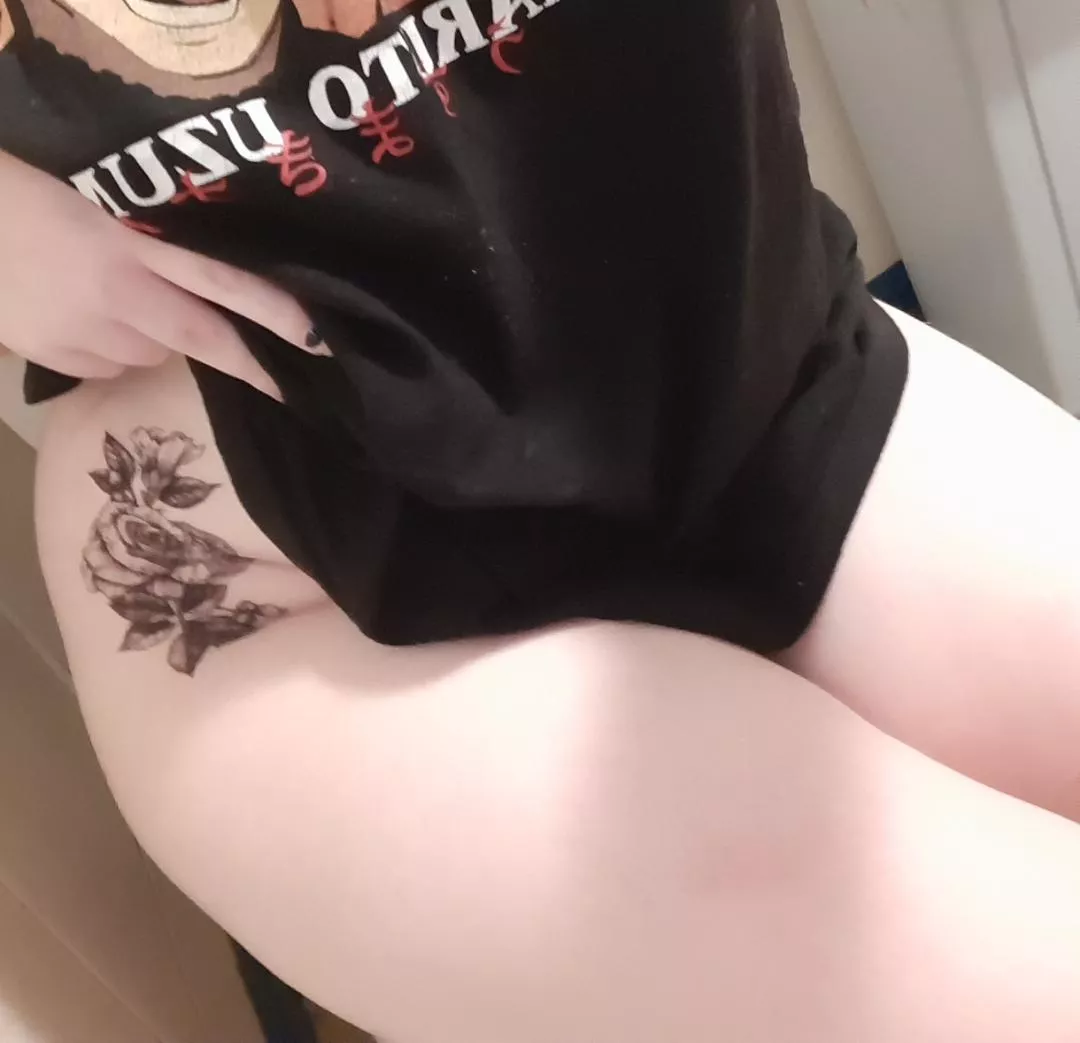 some tempy tattoos and thighs