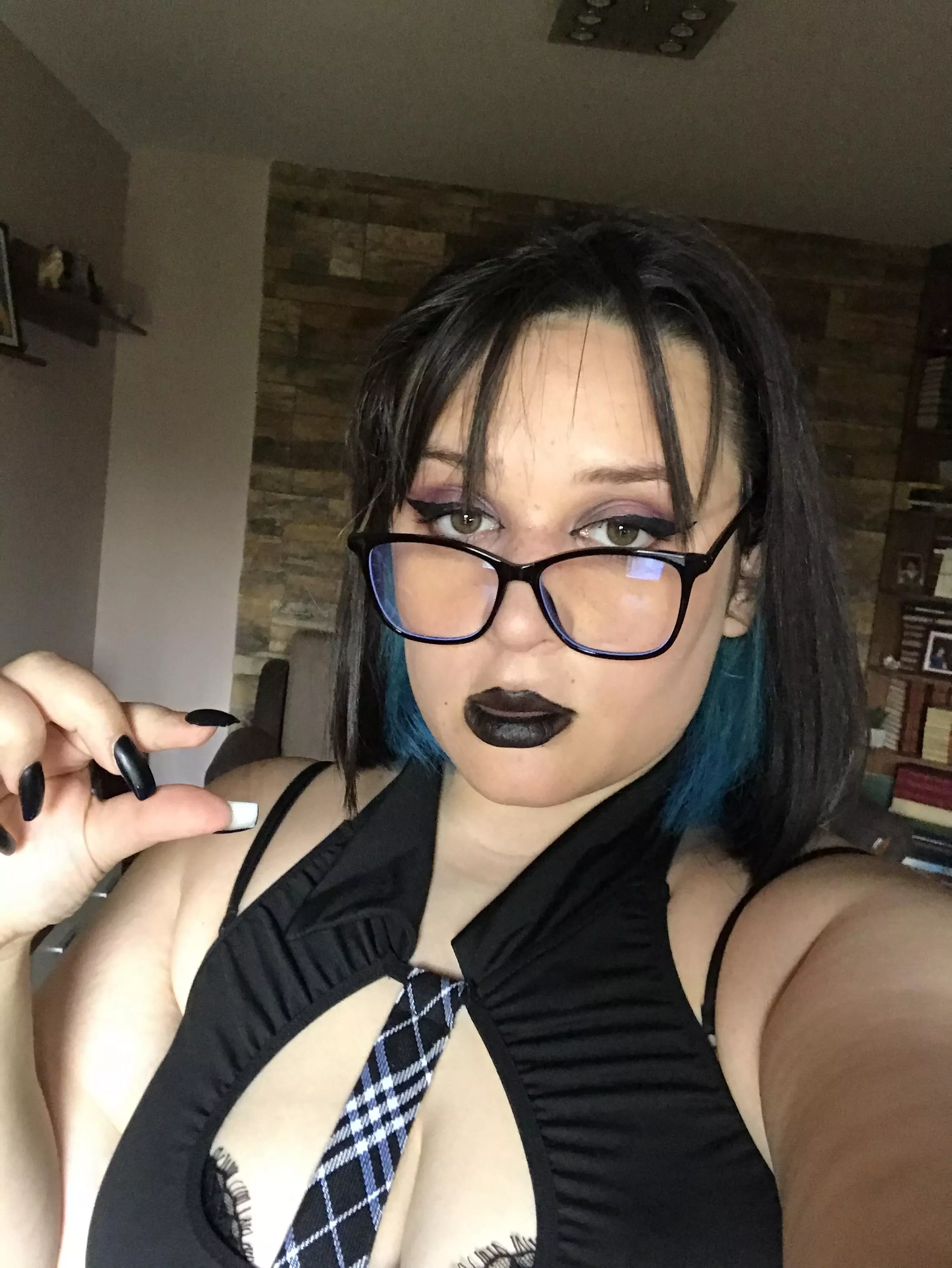 Stop jerking that little thing all day! You should really find something else to do. Like serving me! You can start off by completing my tasks. So quit jerking for a few moments, if you even can... And message me, begging me to give you a task! [Domme] [