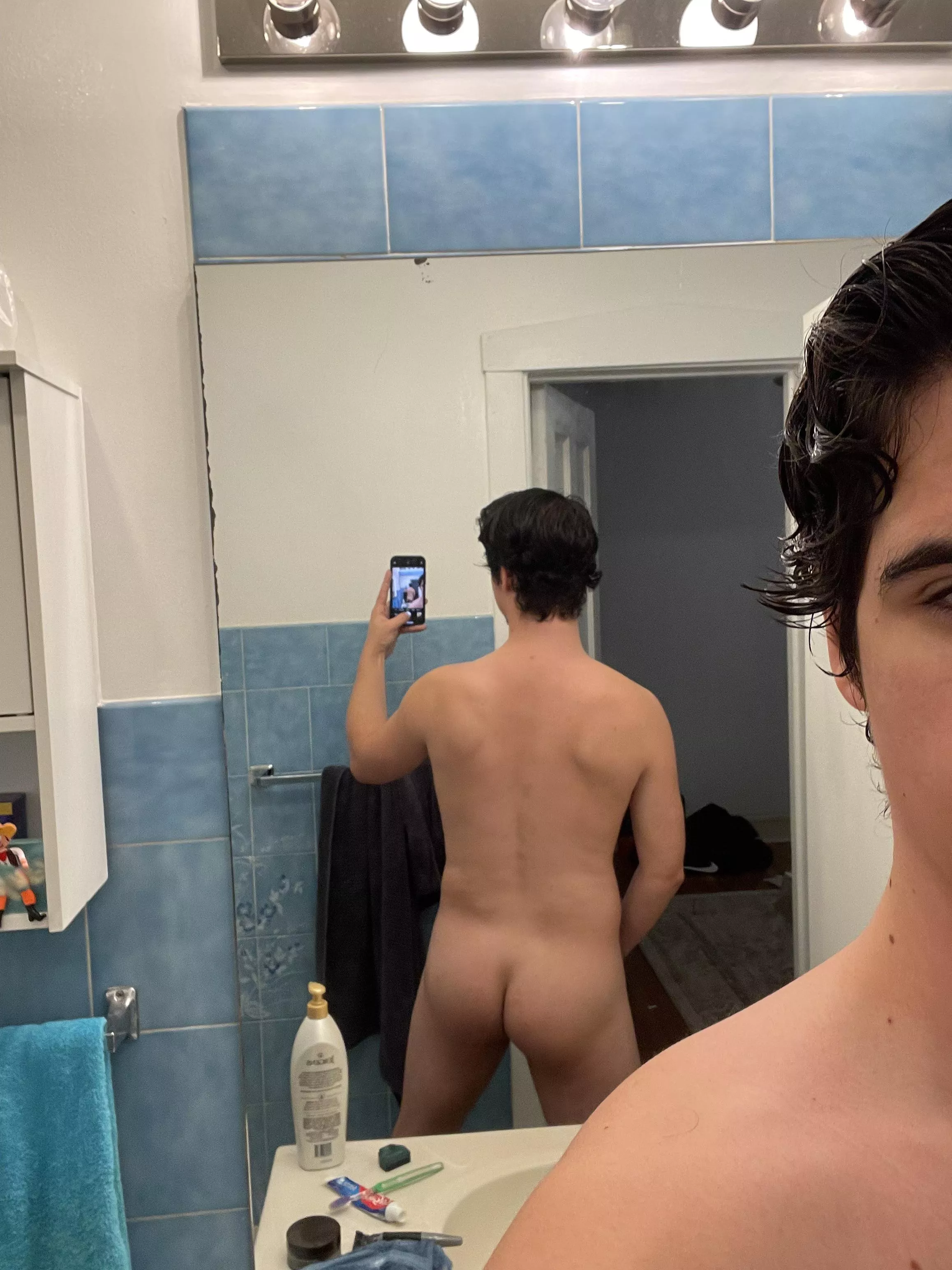 A lilâ€™ post-shower posing ðŸ˜‰ tell me what you think