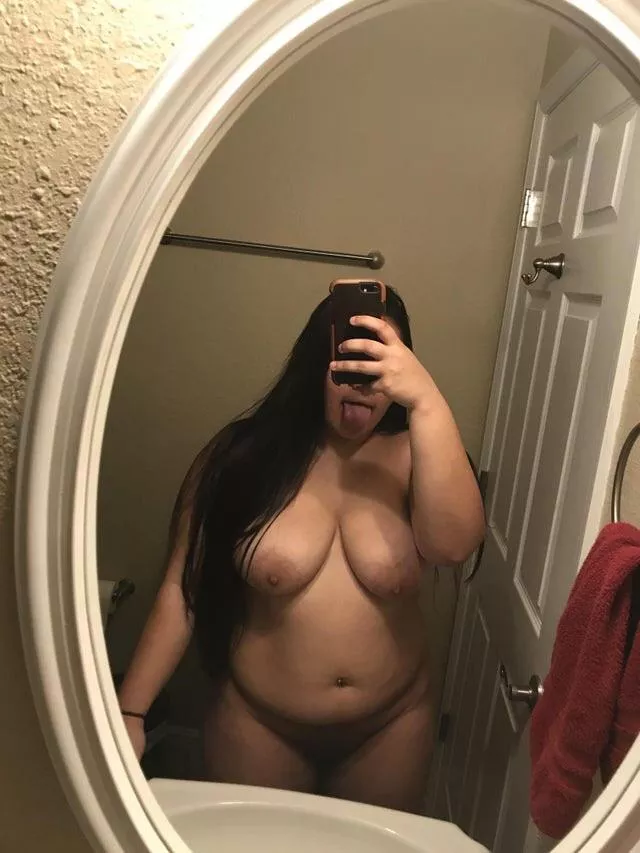 My big weakness is big huge boobs anyone love to trade