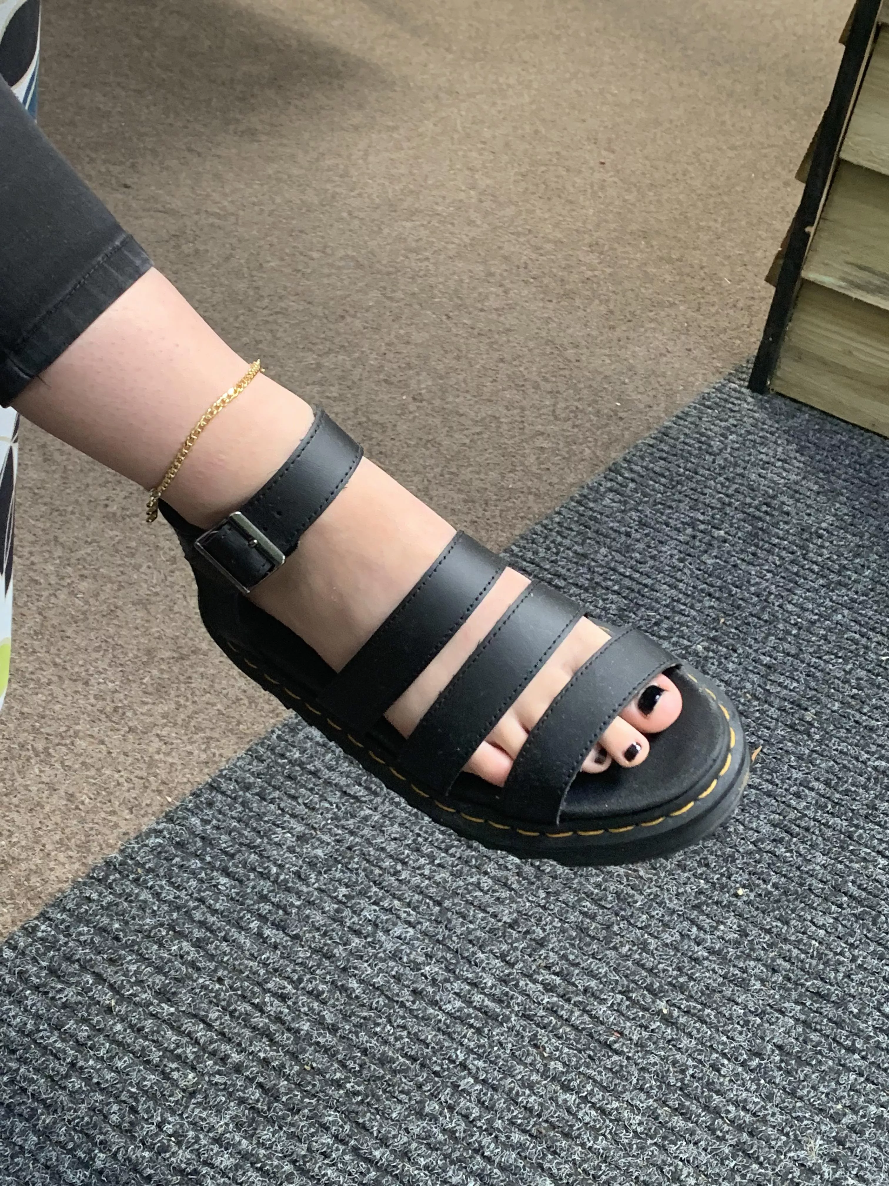 Any one with foot or shoe fetish ?