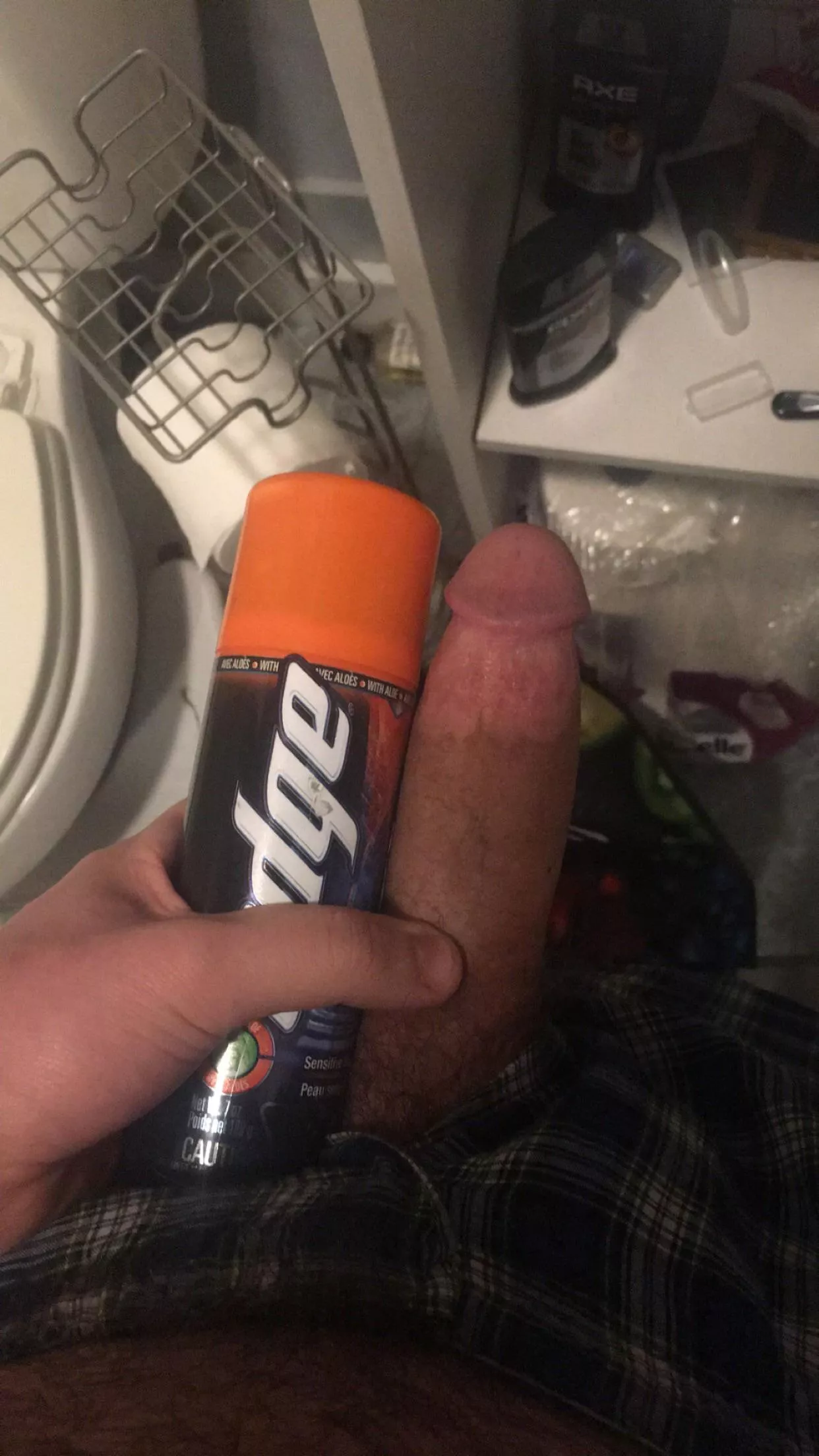 Comparing size with a shaving cream can