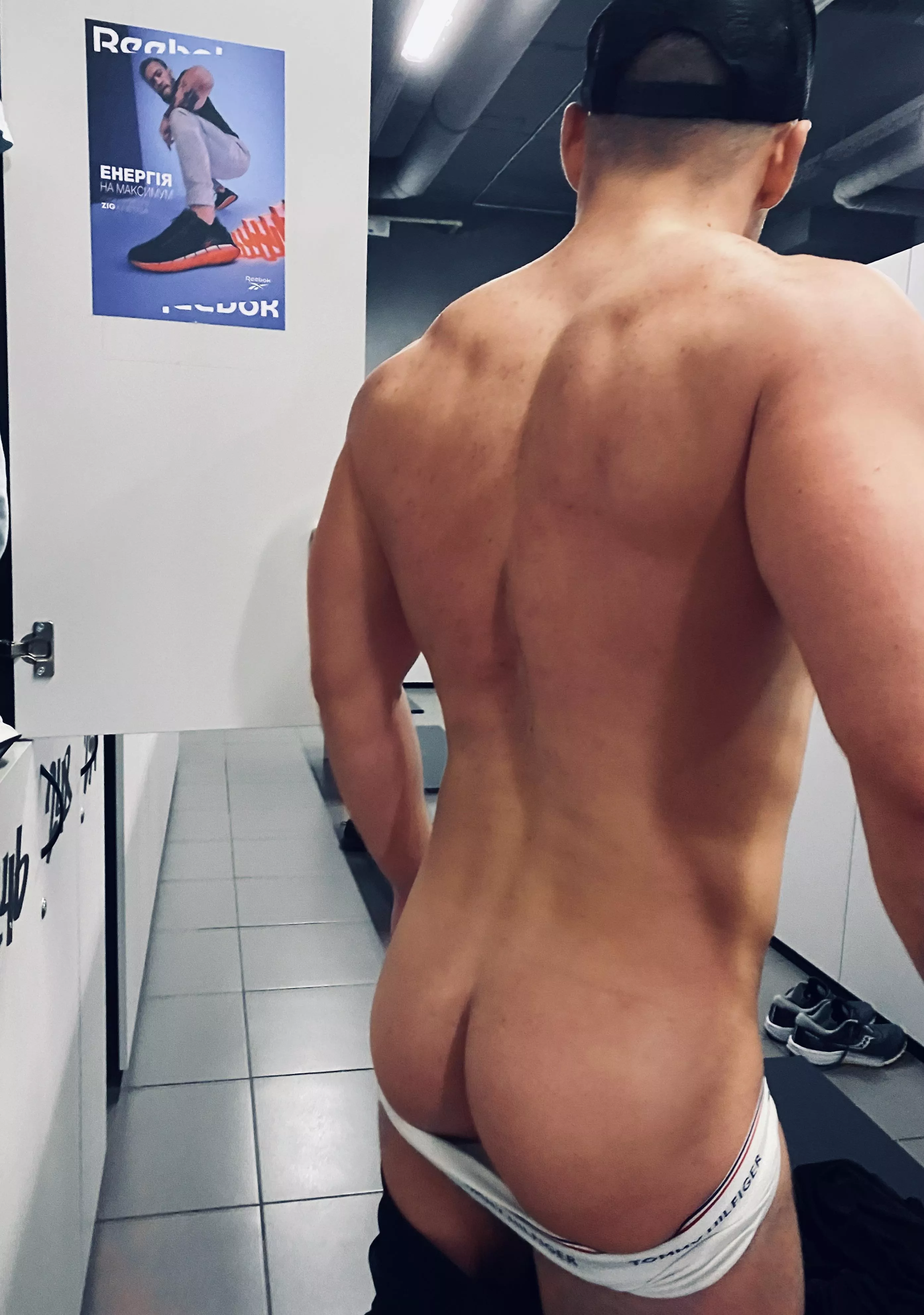 (32) Have you ever tried something in the gym?)