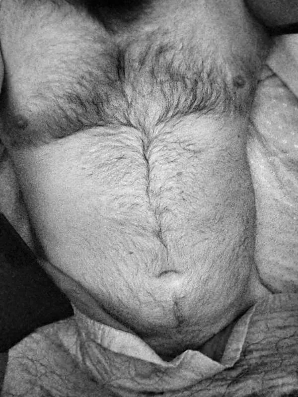 b&W does make me look more hairy (41)