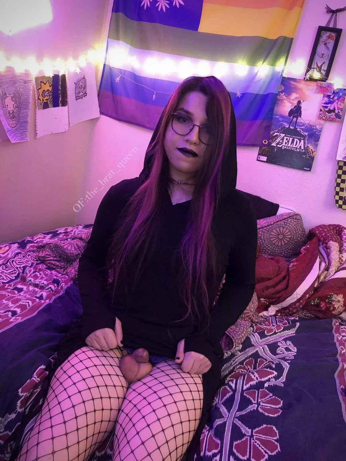 Can I be your goth GF this Halloween 🎃