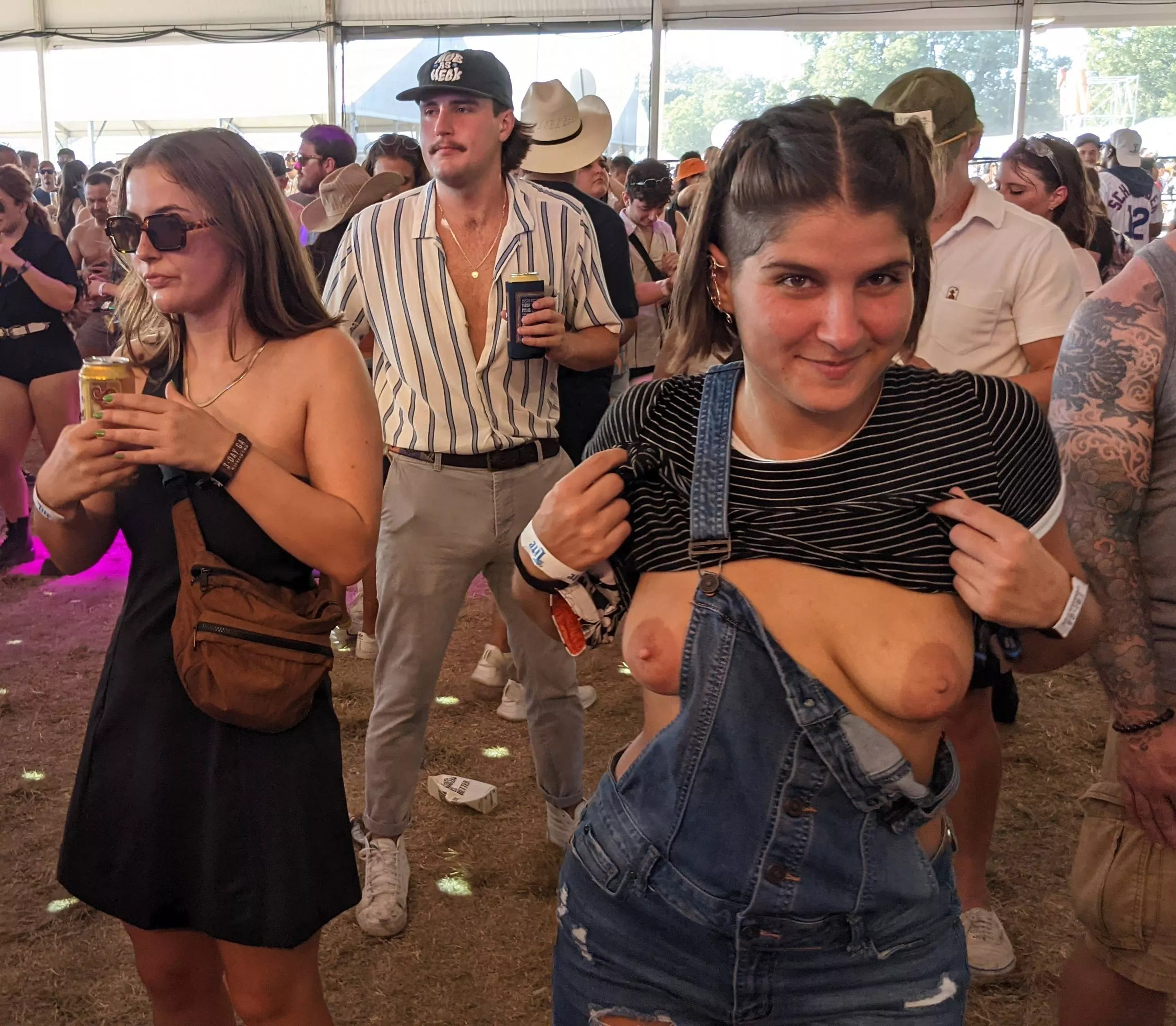 Flashback to ACL last year. Heading back today. Let's see what fun I get into this weekend. Taking naughty date requests. [OC]