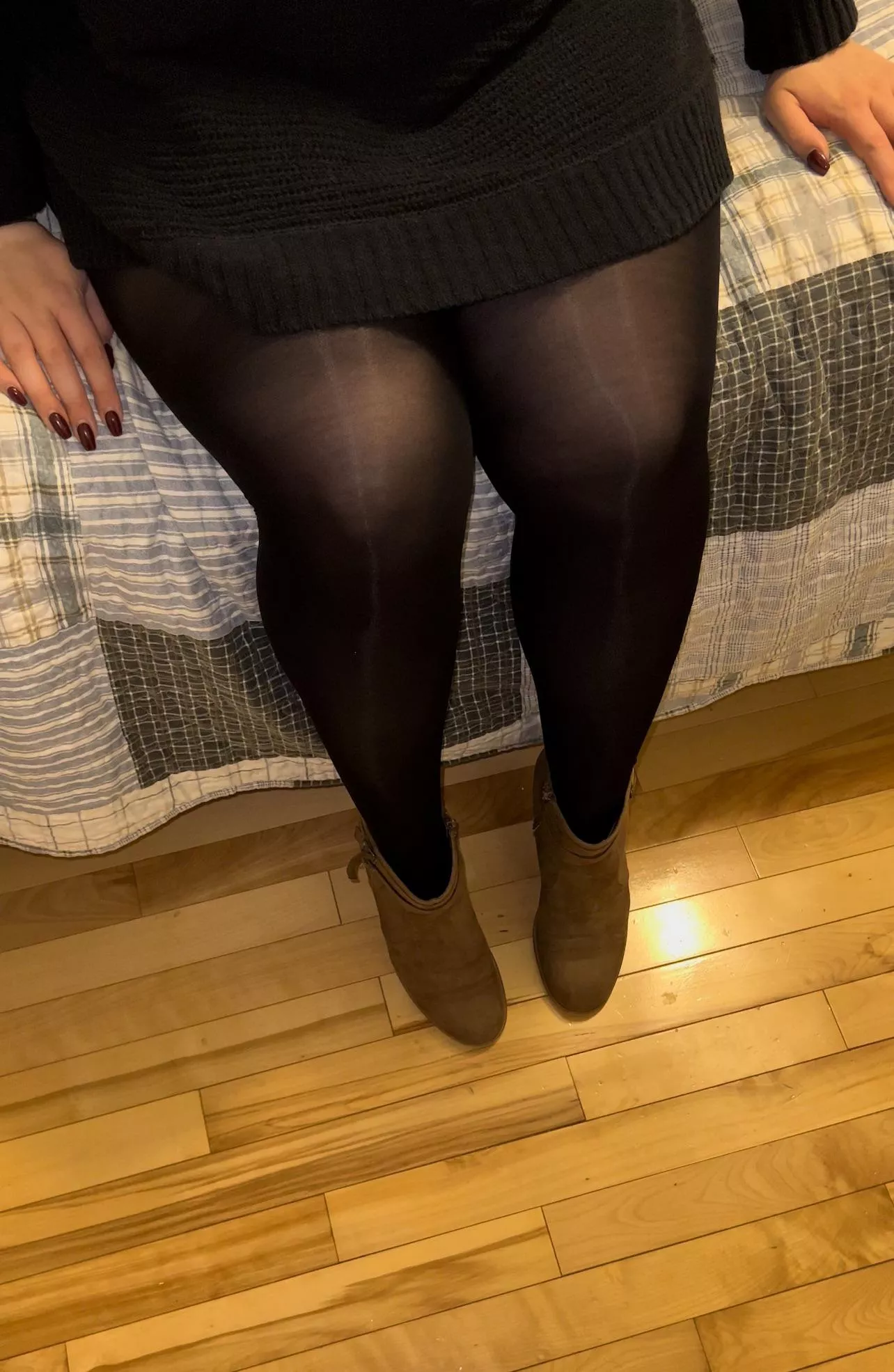 I loooove the feeling of new tights 😍