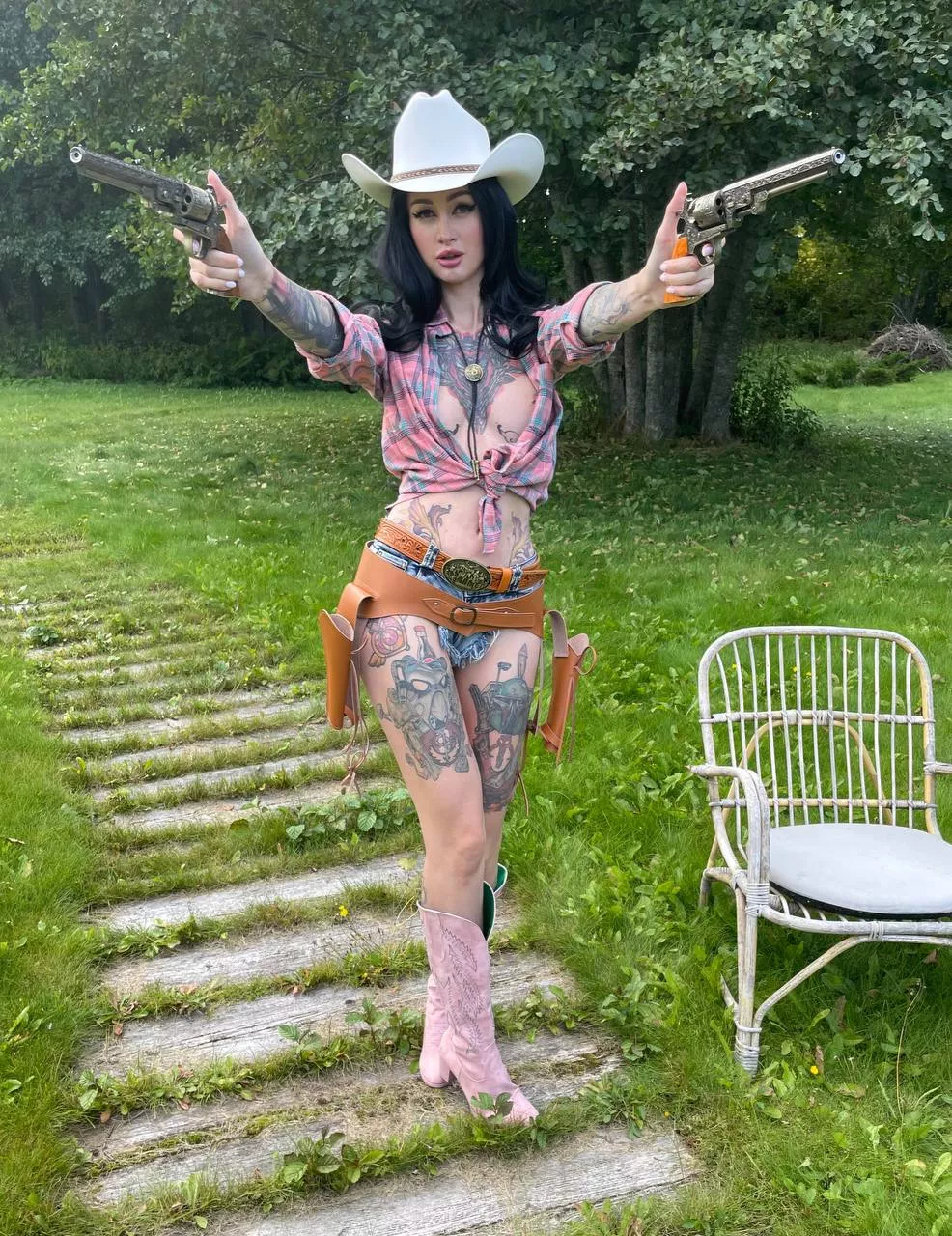 I'm a sexy cowgirl, do you like my outfit?