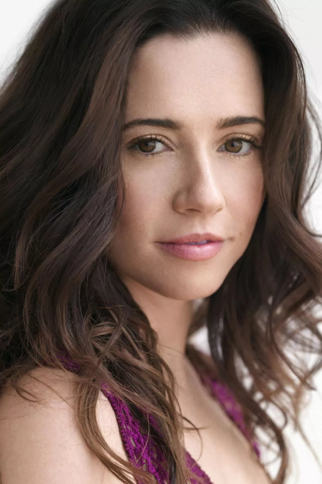 Linda Cardellini promoting Dead To Me in 2014