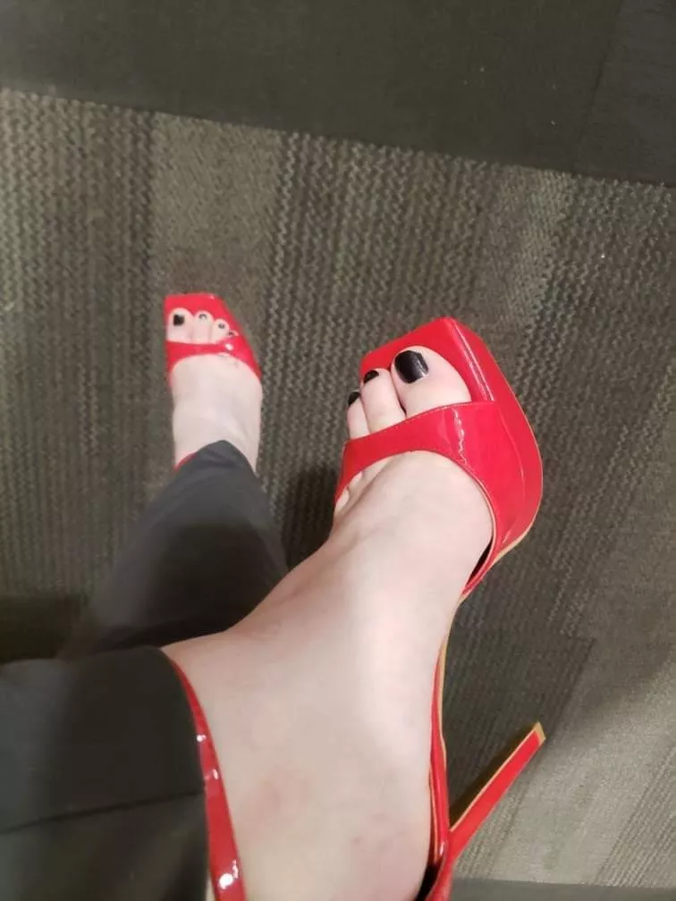 my feet in heels 😘😍❤️