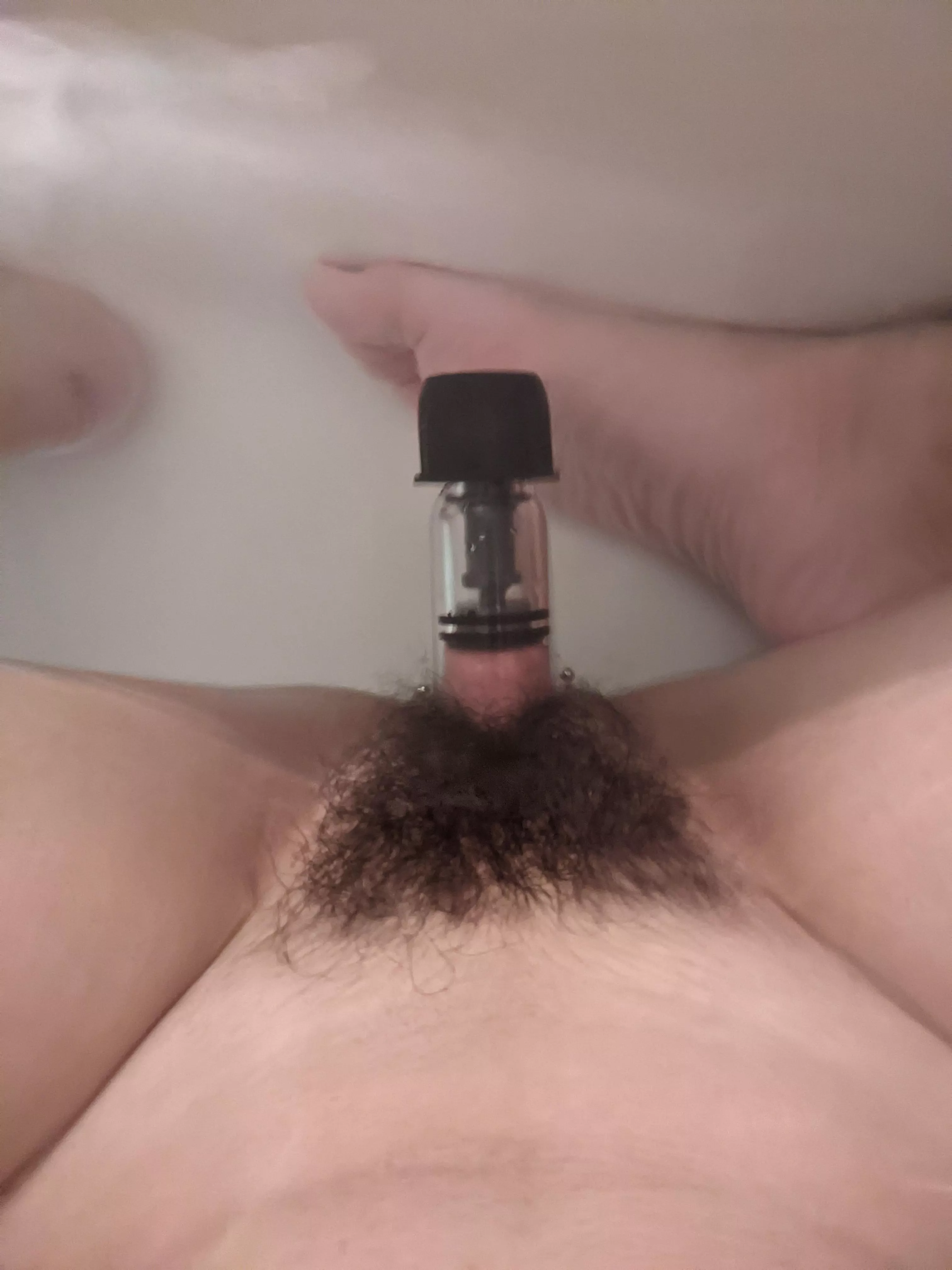 pumping my clit in the bath 🛀 [ftm]