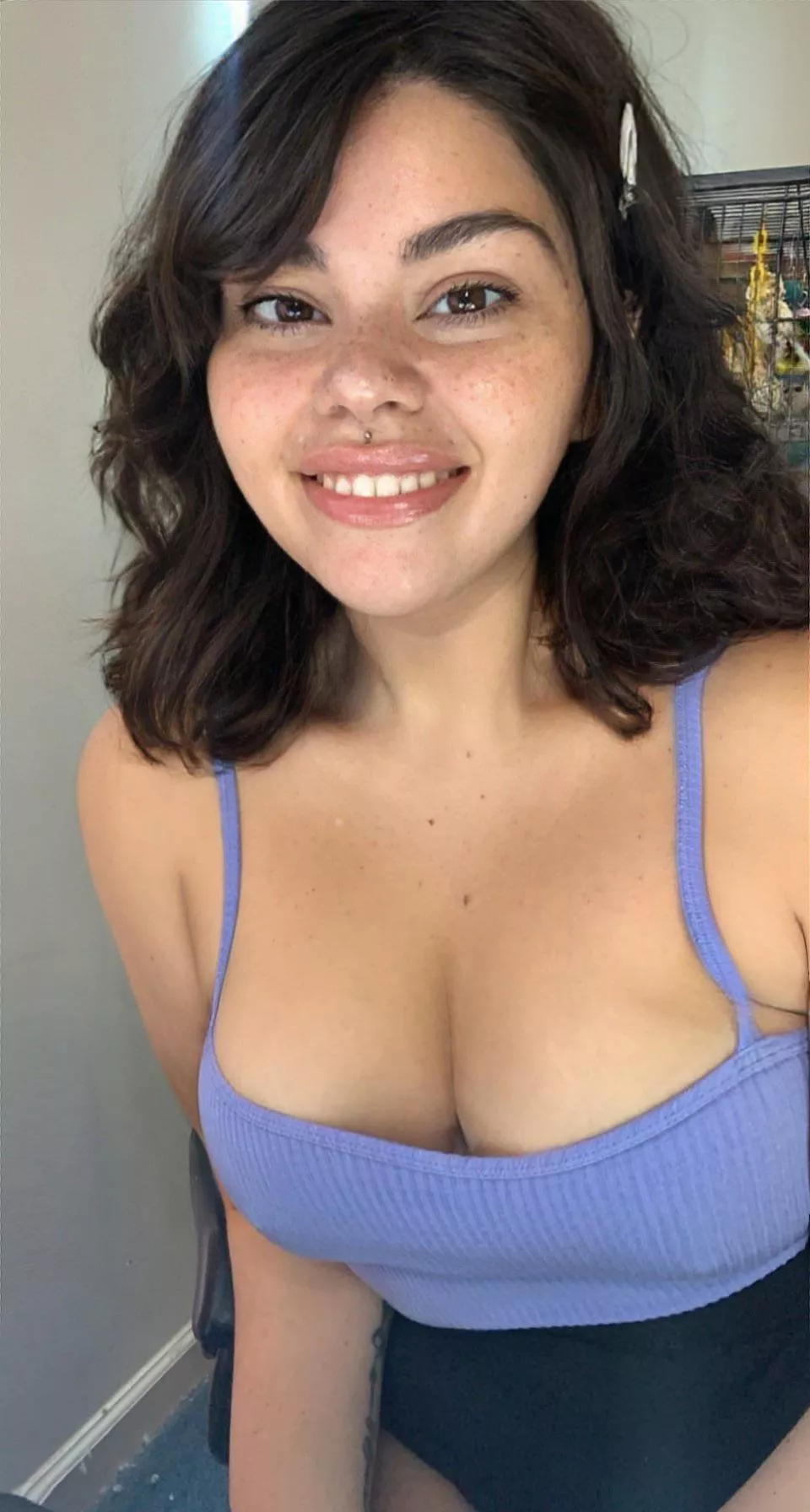 Say hi if you like freckled Latinas!