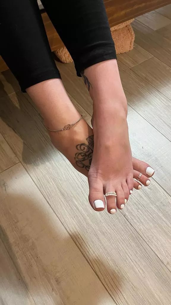 Who enjoys feet jewellery?