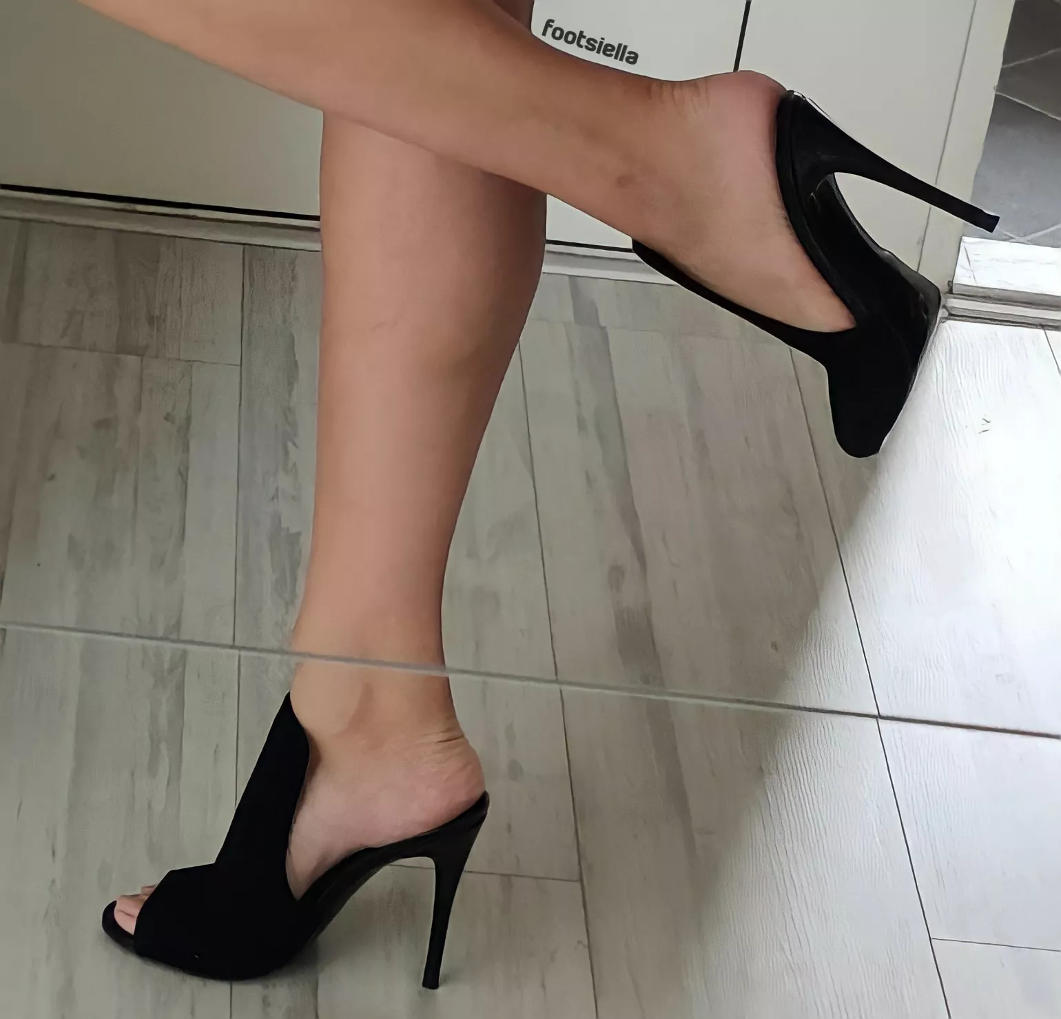 black stiletto mules ðŸ˜