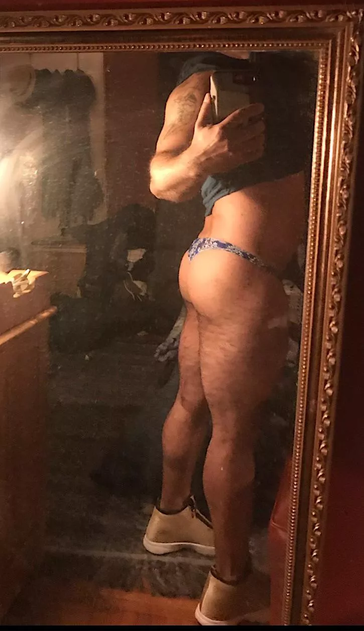 Bubbly glutes on fire! [35]