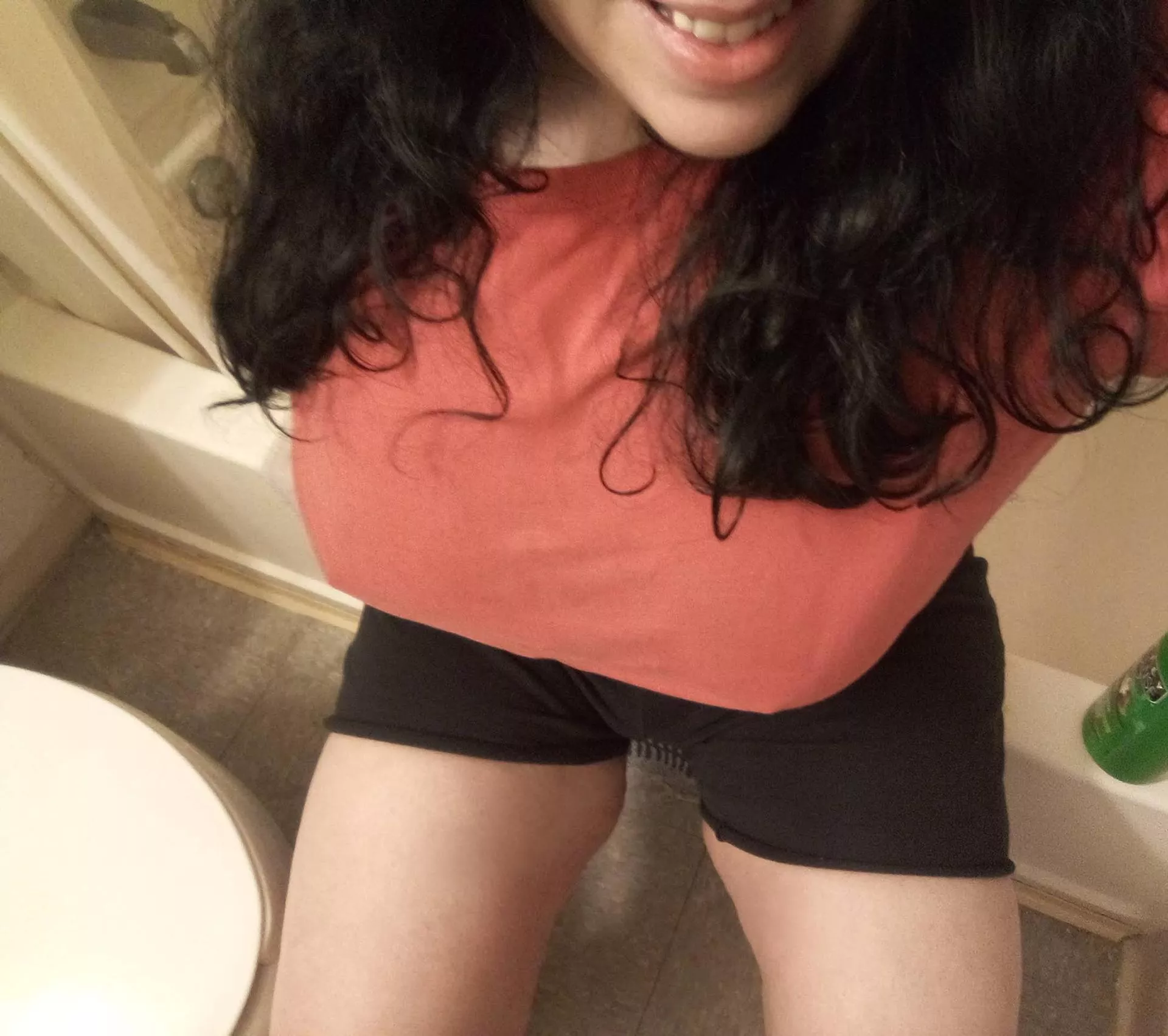 Cleaning the bathroom, come help me (36)