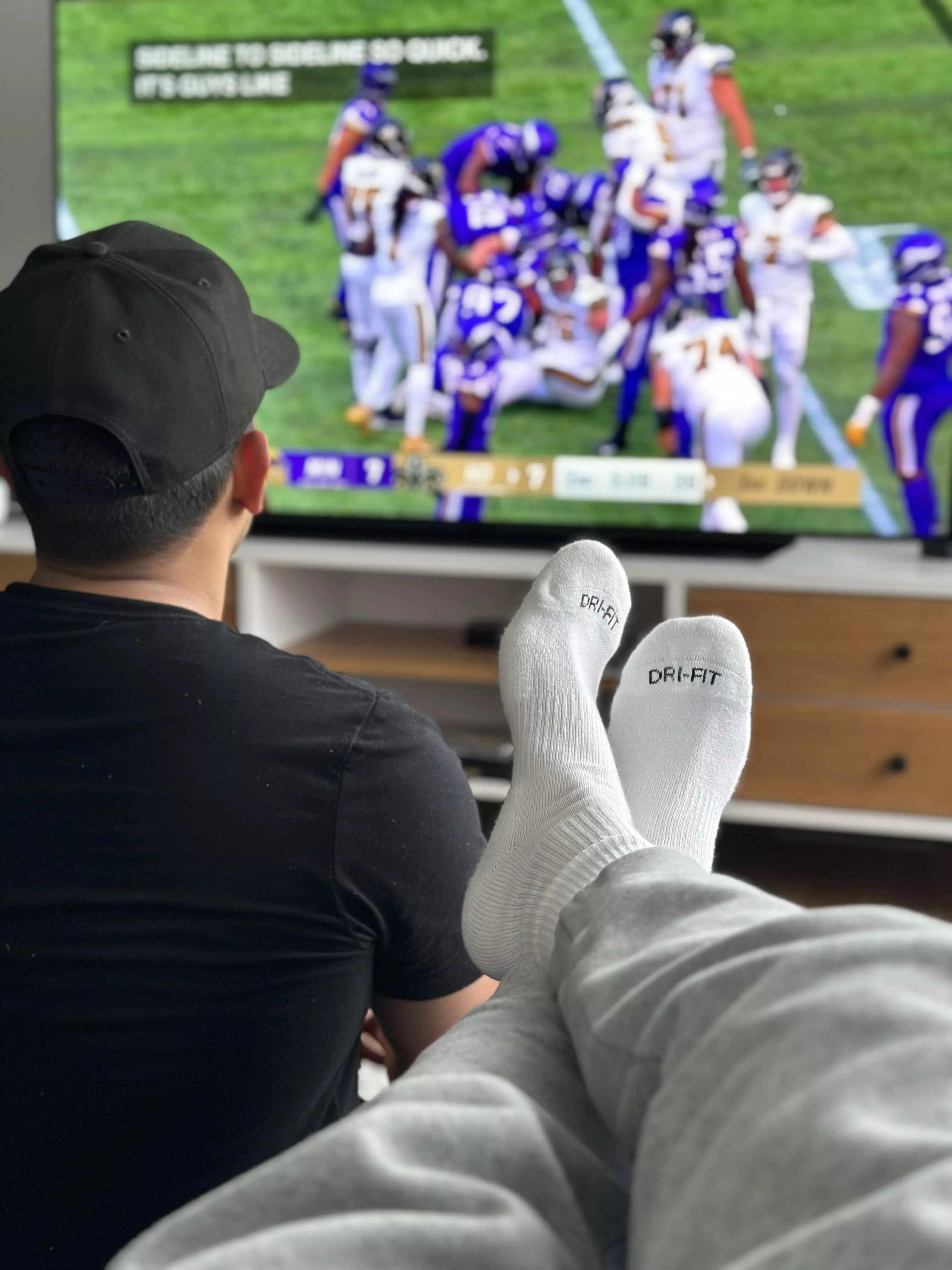 Football Sunday at my feet, anyone? ðŸ˜ðŸˆðŸ¤™ðŸ¼