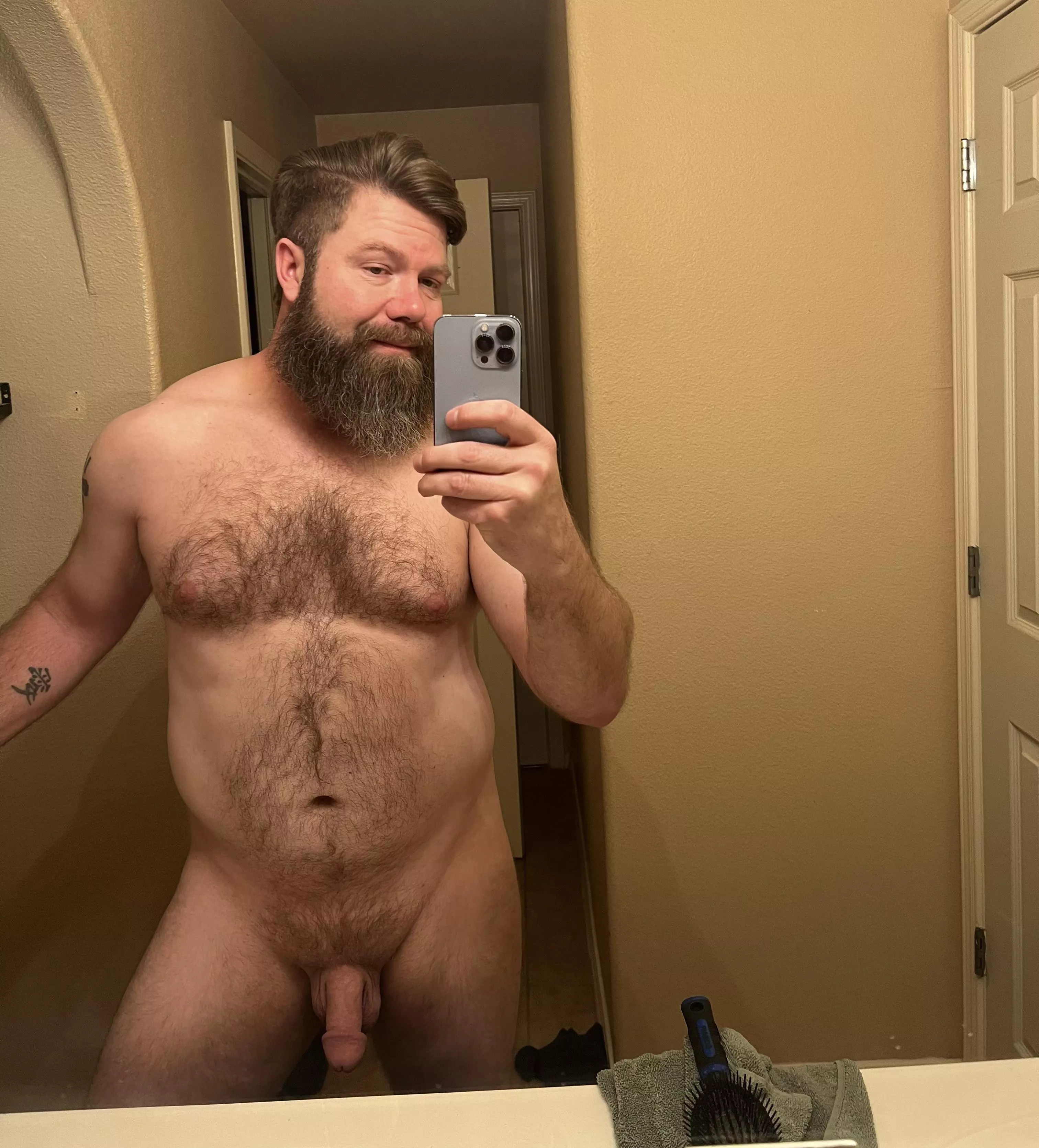 Tinder date fell through 😕 I shaved my balls, people! So, I HAVE to take a nude selfie and post it to Reddit, right!? [43]