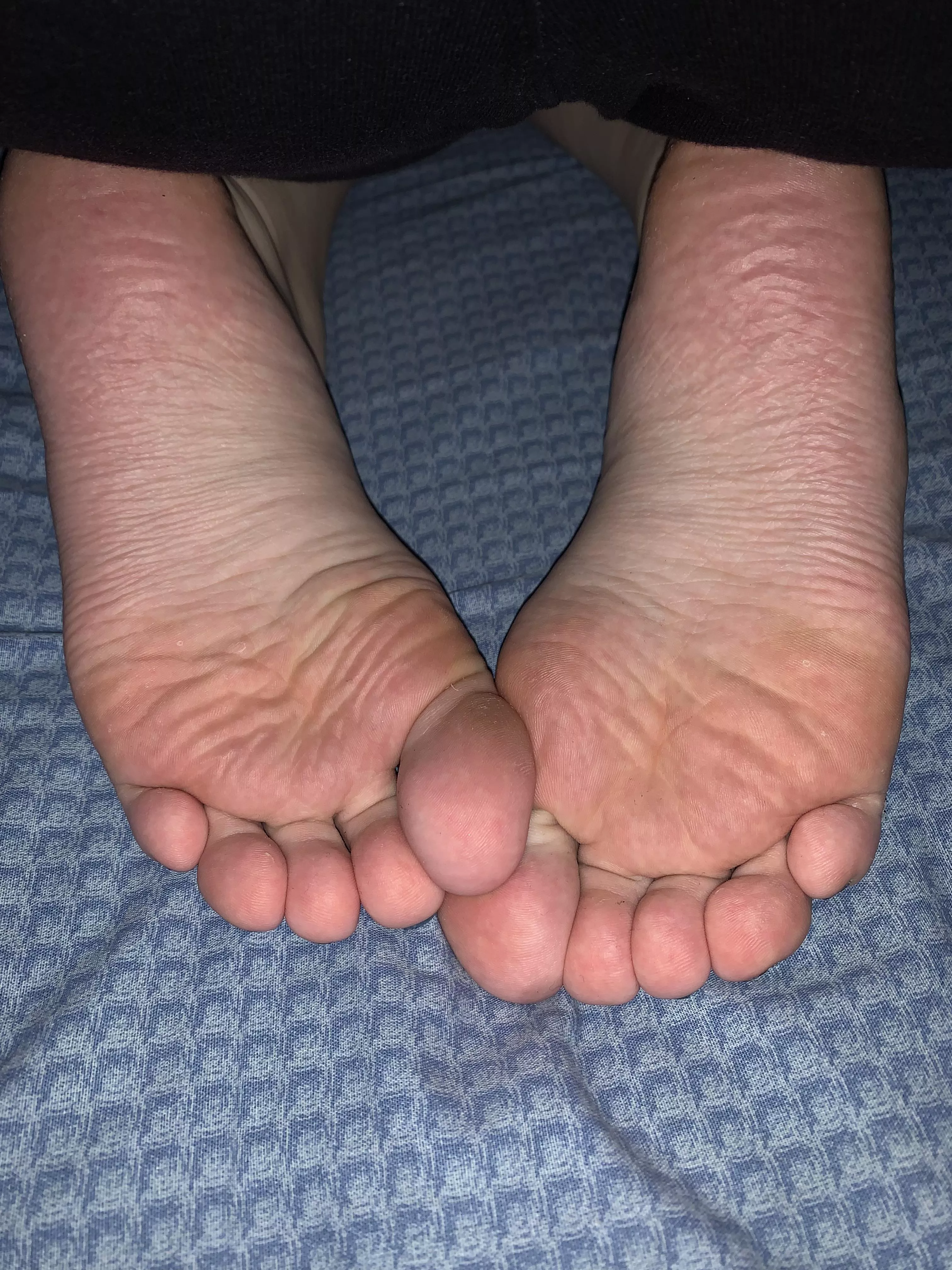 Lick my soles wet slave🤭