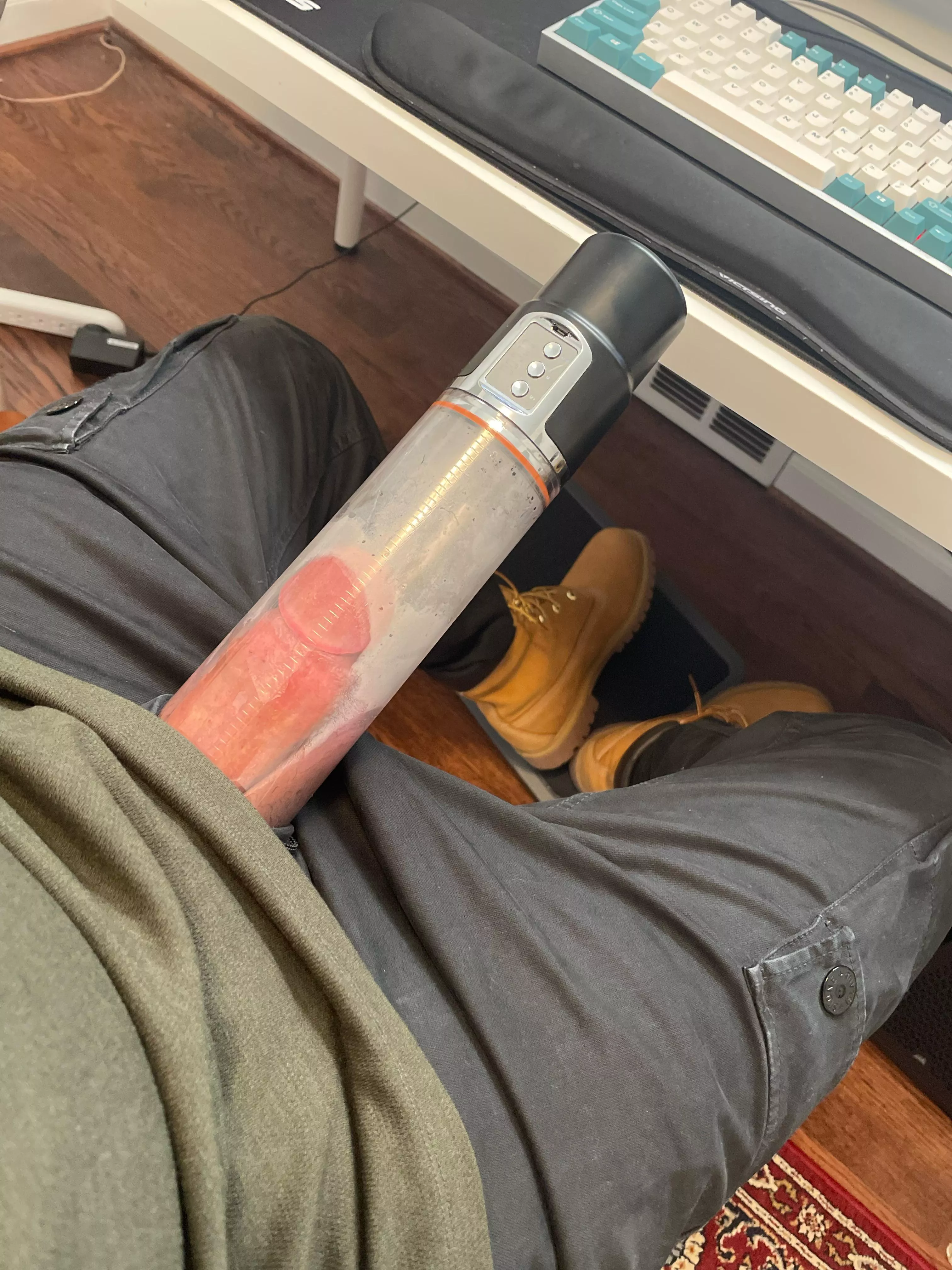 A little WFH pump with my timbs. Totally addicted to pumping now!