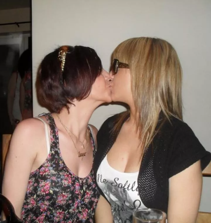 Best friends kissing