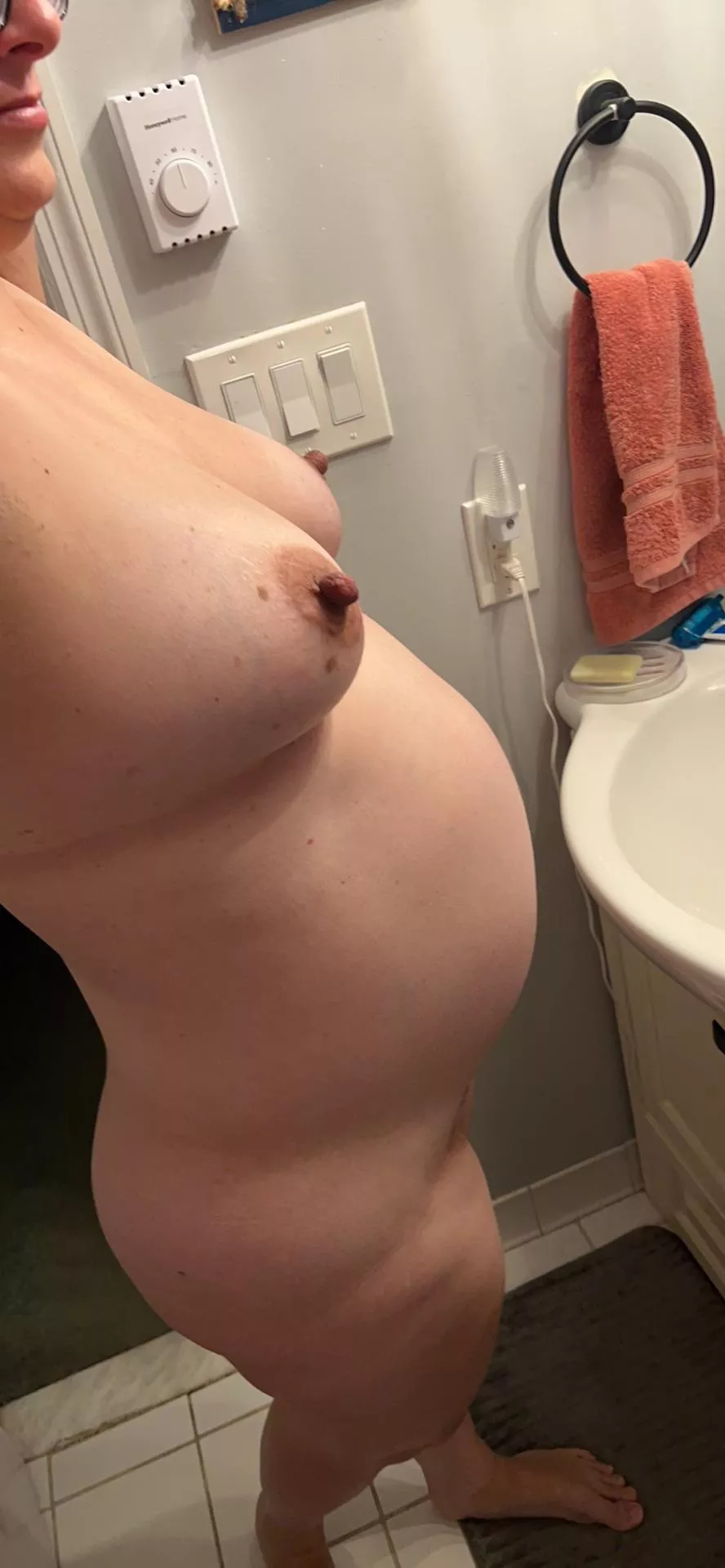 Cuck with 35 yo preggo wife.