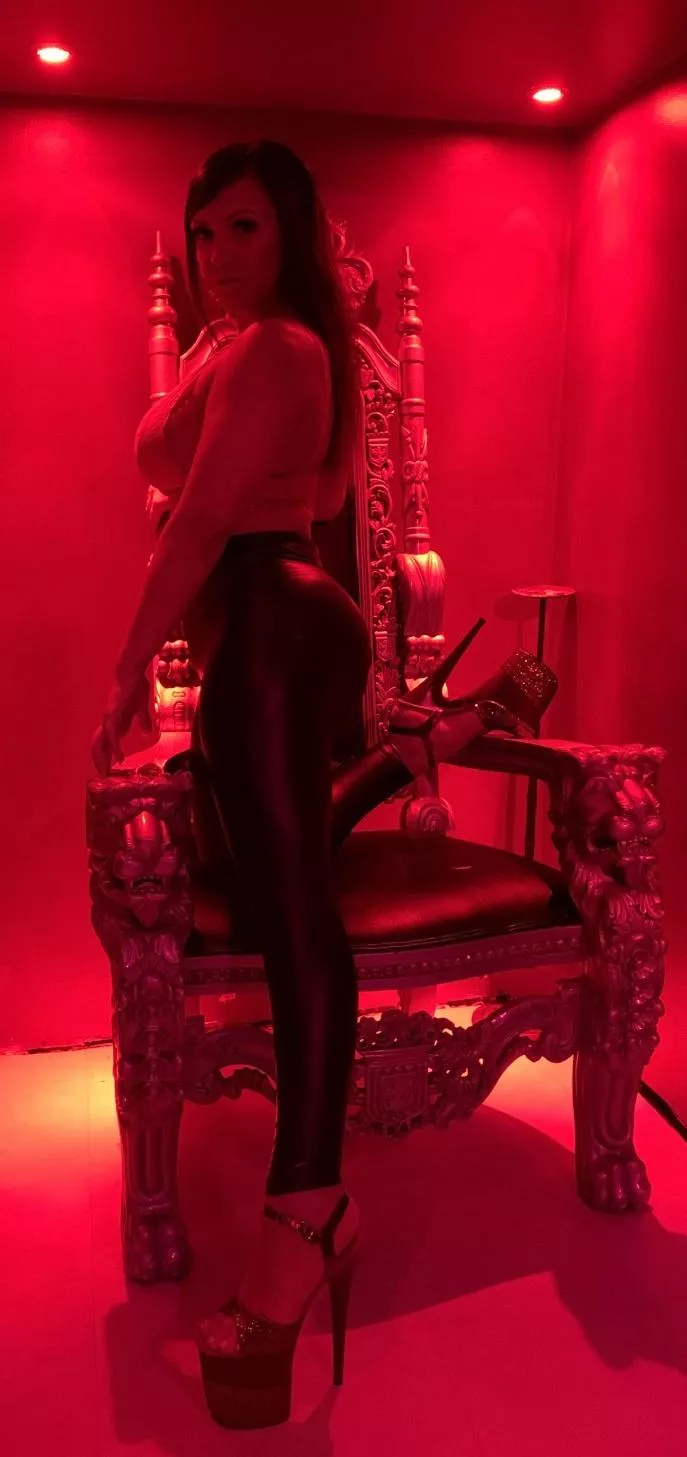 Every Mistress has her throne