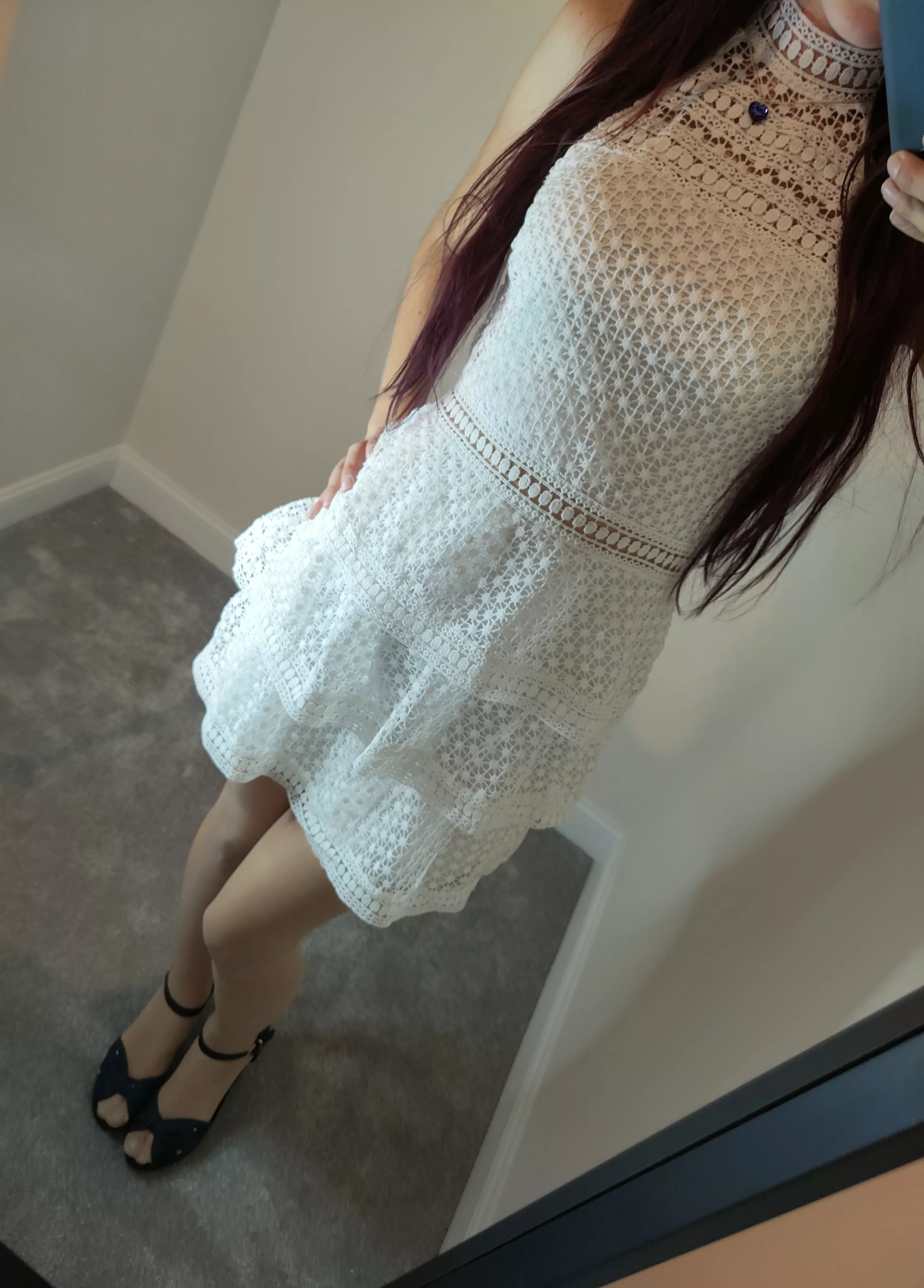 [F] How is this dress looking on me